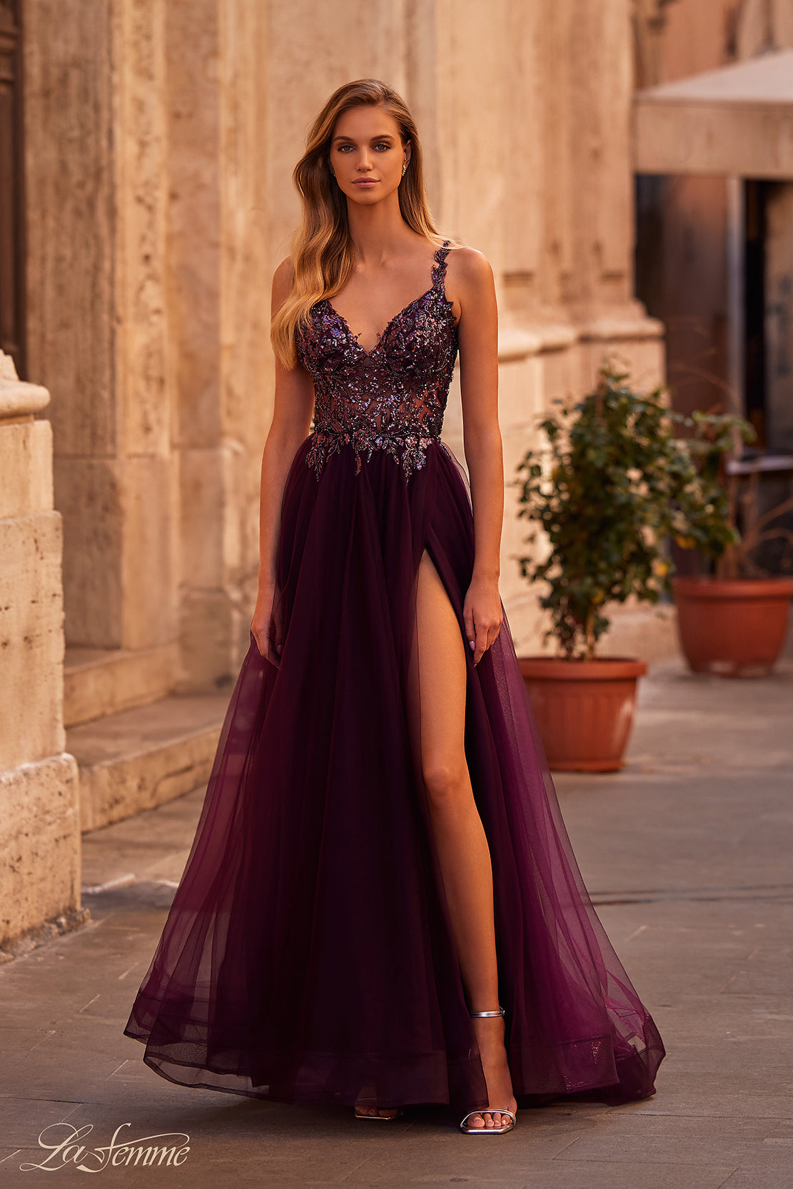 La Femme 31471_DarkBerry_F2_Editorial