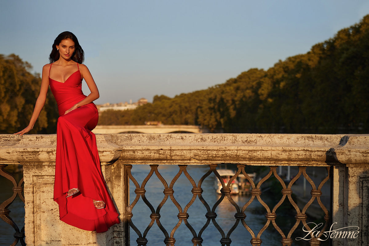 La Femme 31618_Red_F2_Editorial