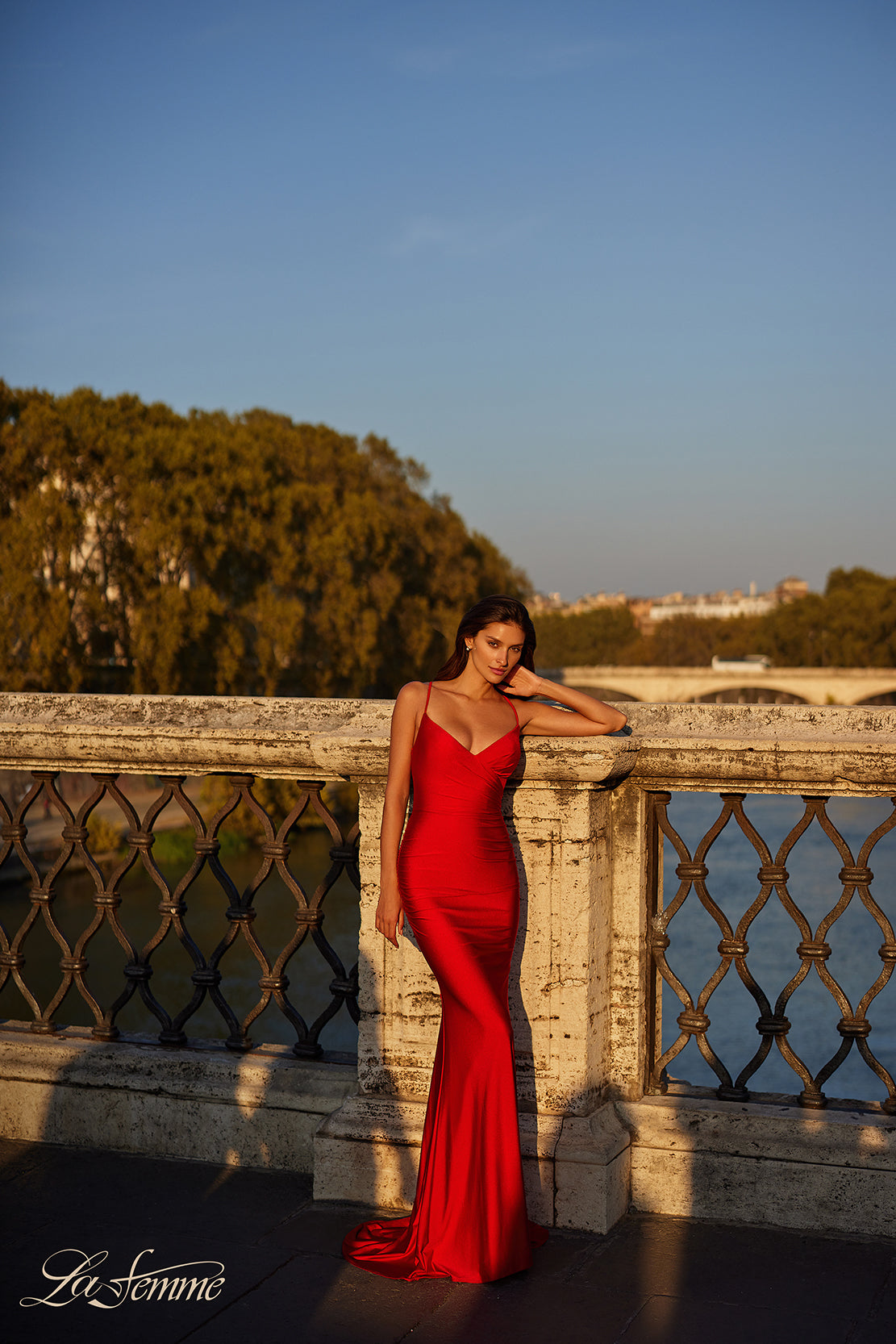 La Femme 31618_Red_F_Editorial