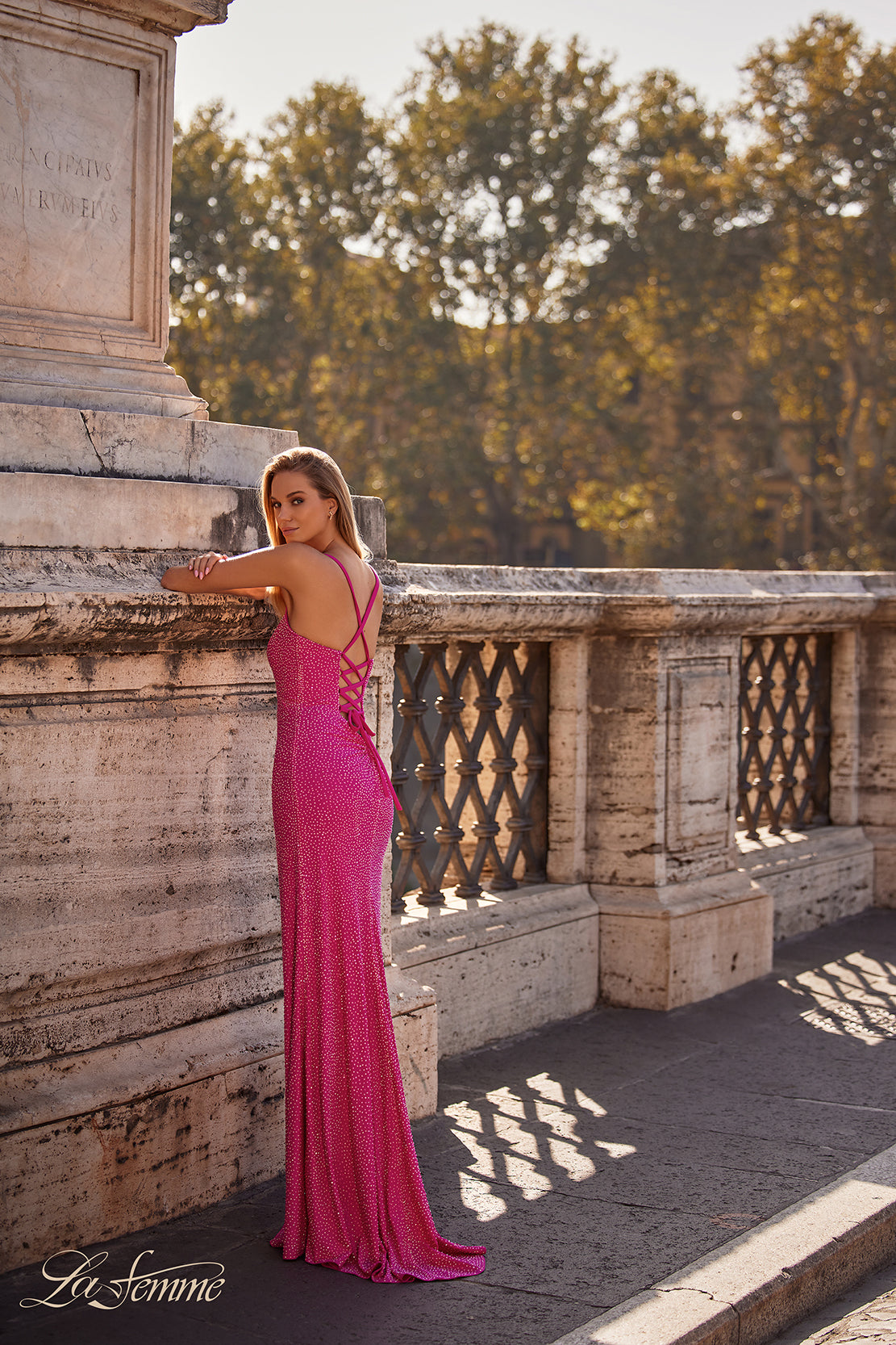 La Femme 32058_HotFuchsia_B_Editorial