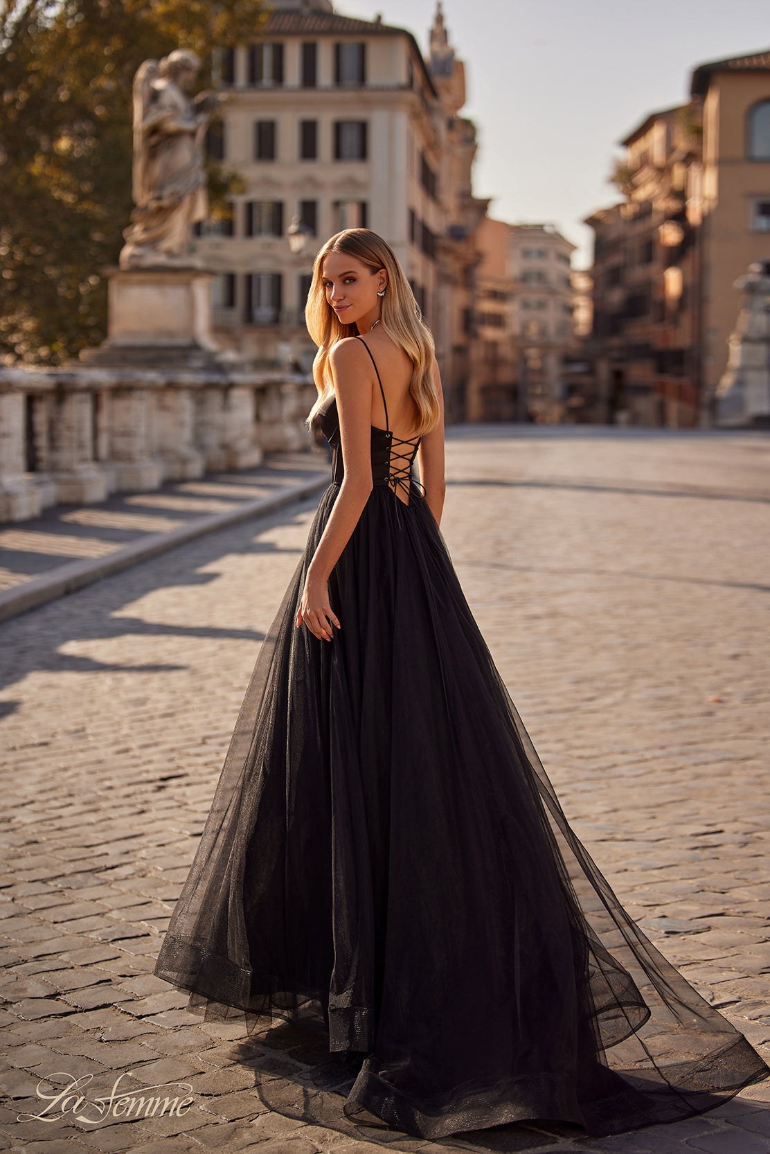 La Femme 32065_Black_B_Editorial