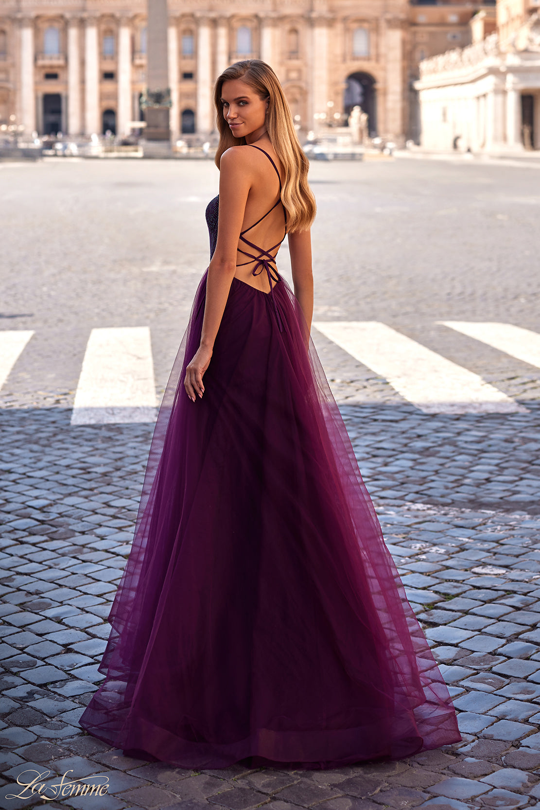 La Femme 32135_DarkBerry_B3_Editorial