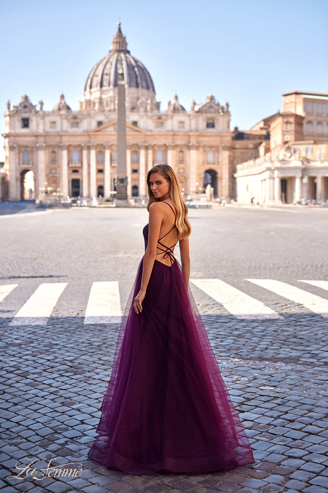 La Femme 32135_DarkBerry_B_Editorial
