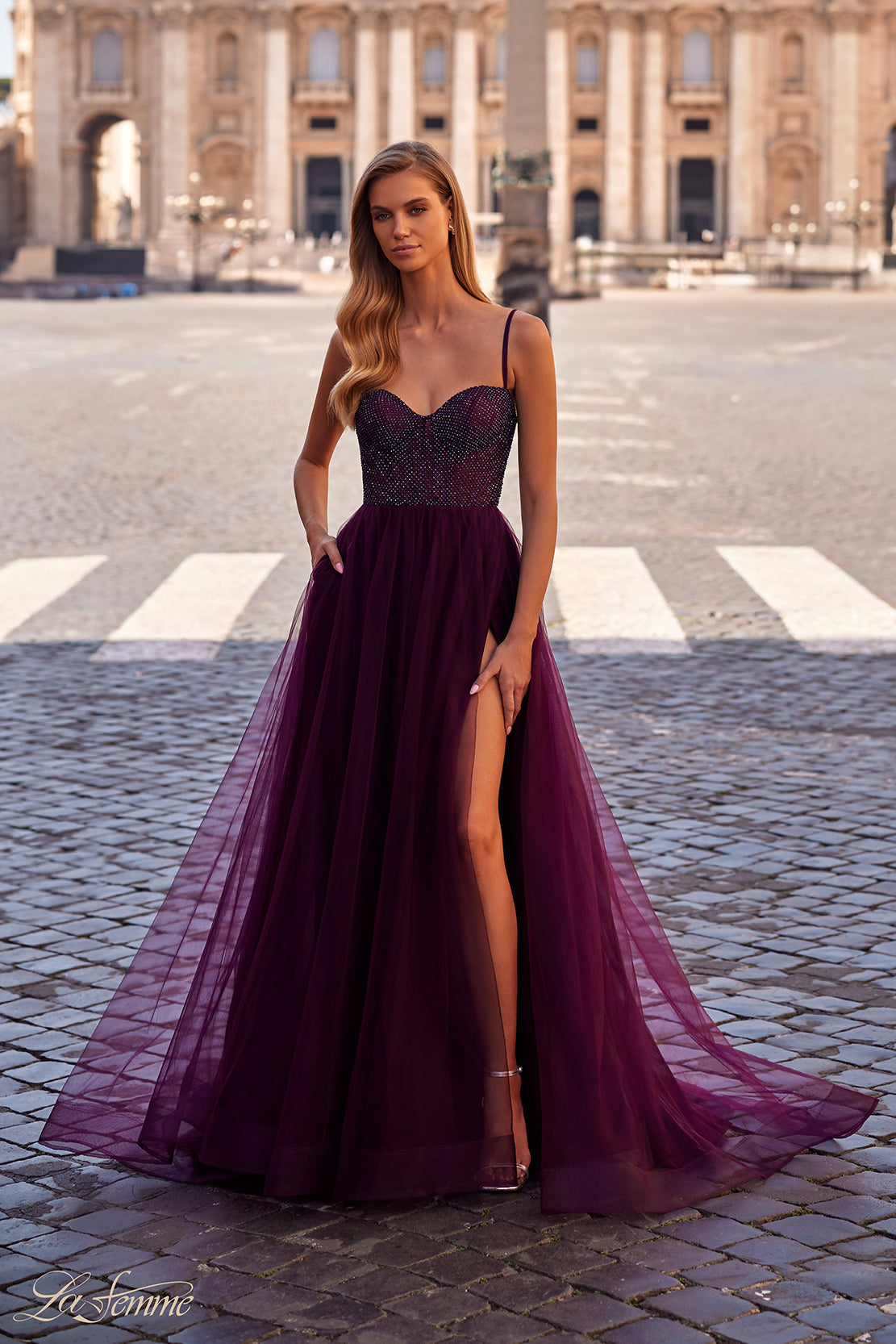 La Femme 32135_DarkBerry_F4_Editorial