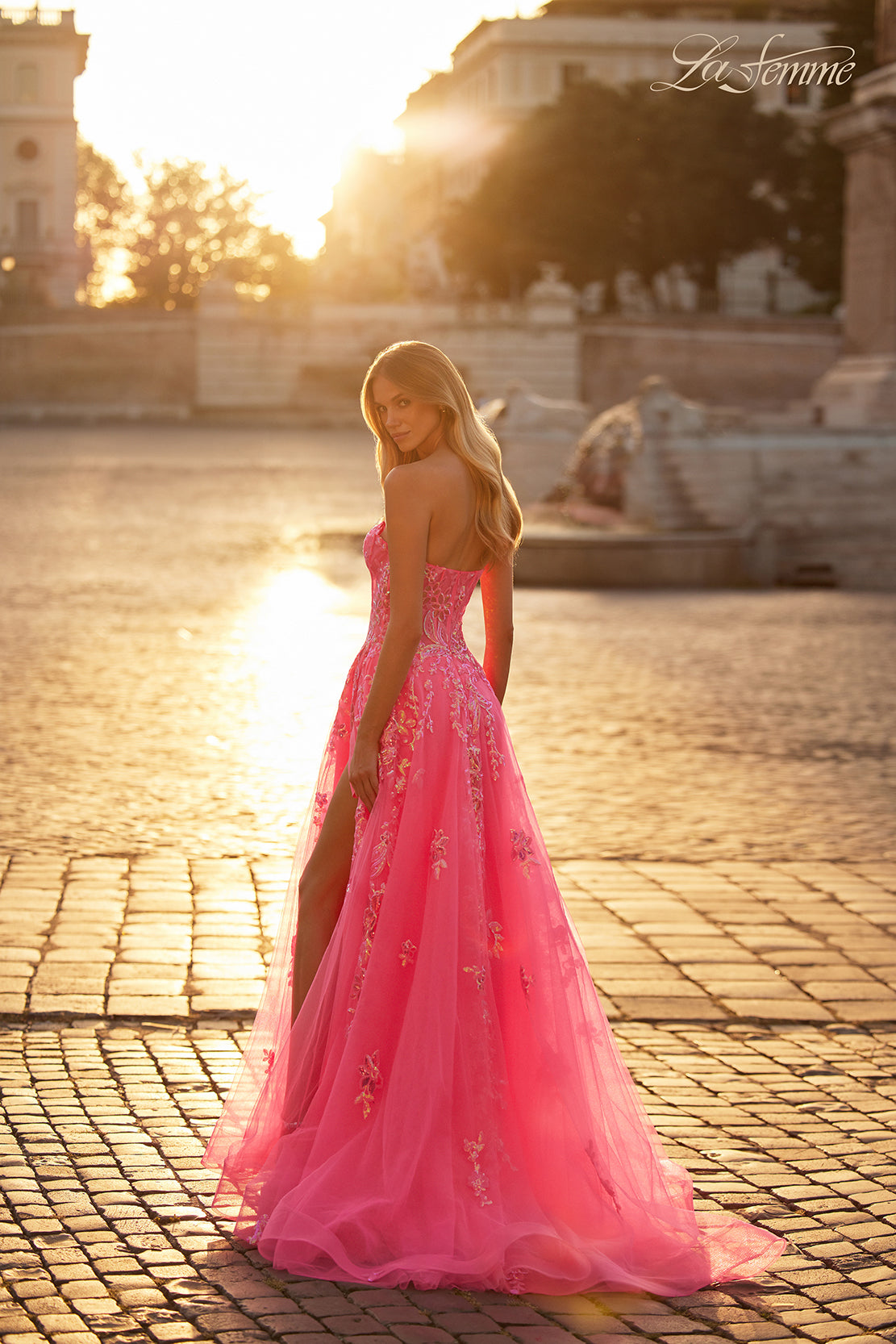 La Femme 32137_NeonPink_B_Editorial