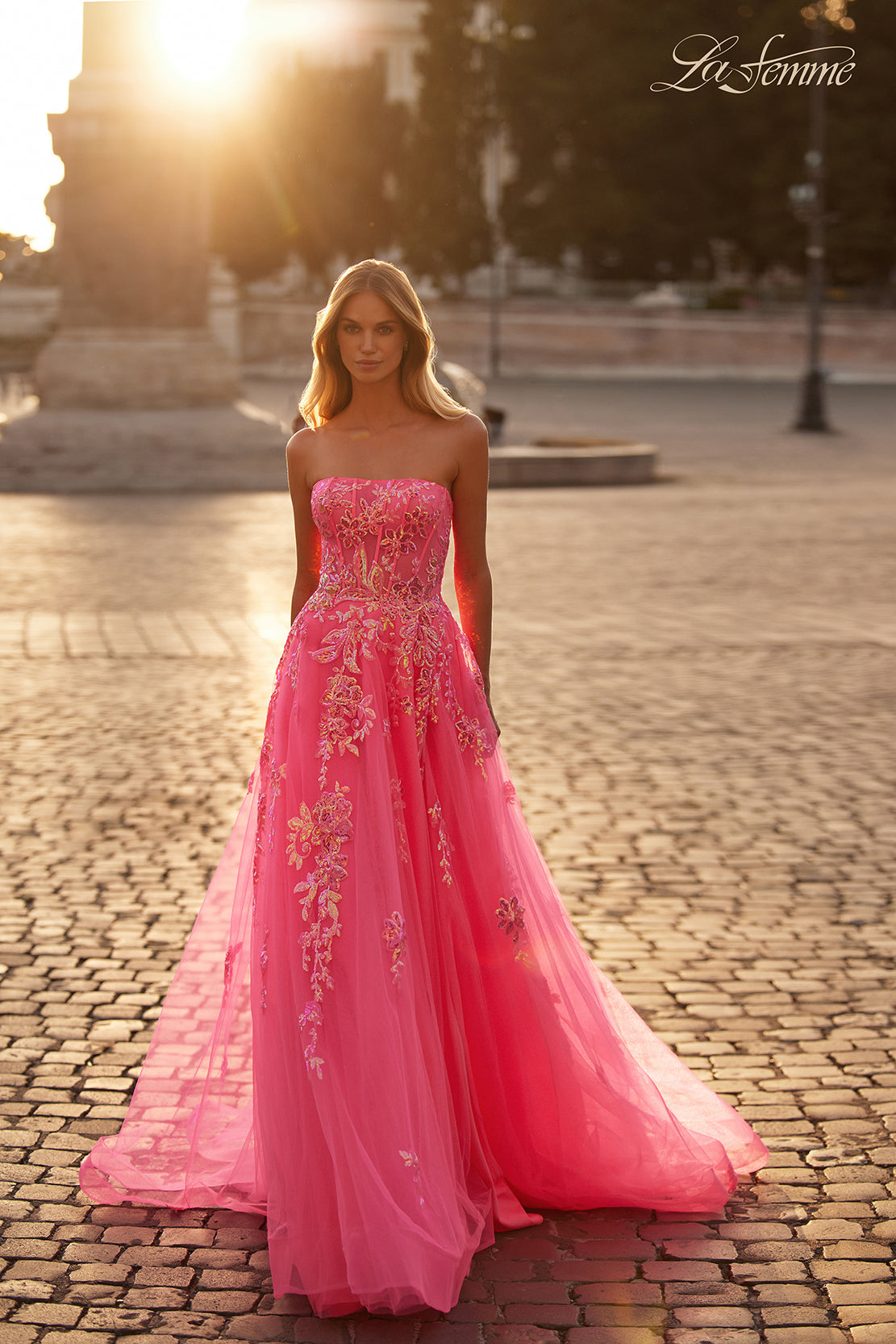 La Femme 32137_NeonPink_F_Editorial