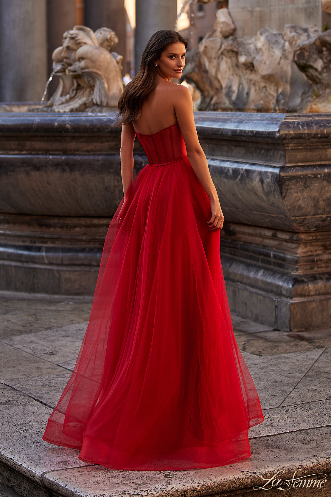 La Femme 32424_Red_B2_Editorial