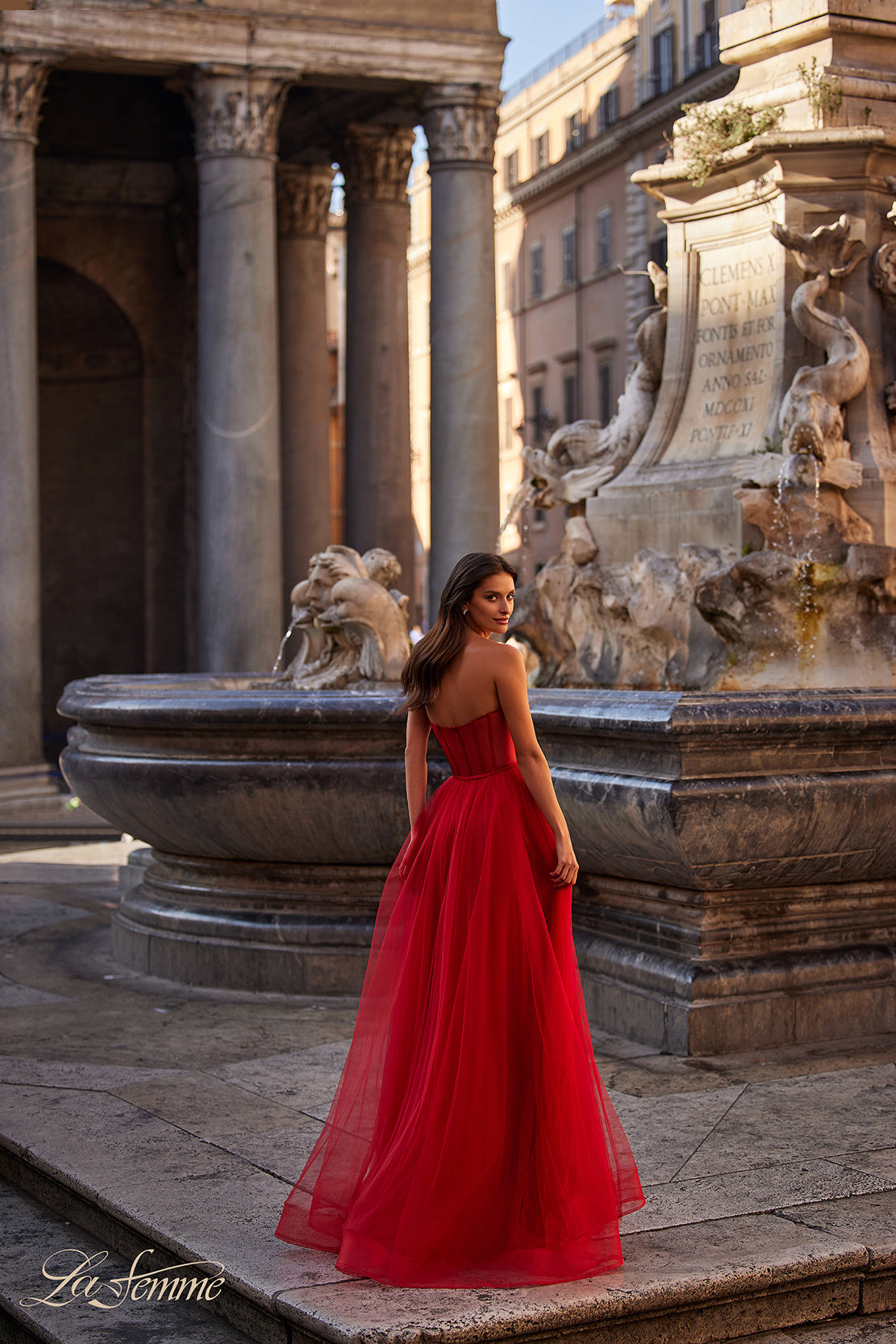 La Femme 32424_Red_B_Editorial