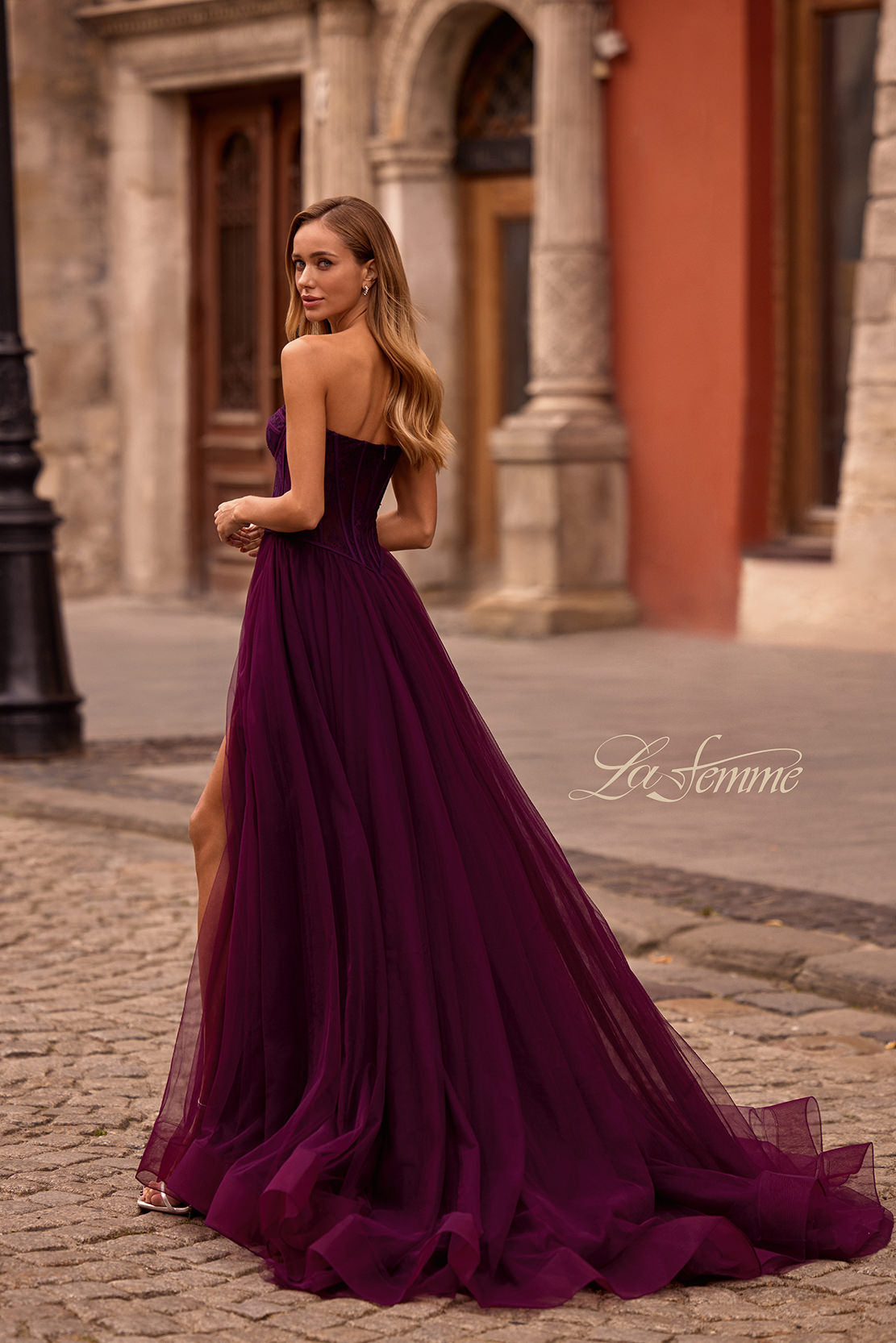 La Femme 32579_DarkBerry_B_Editorial