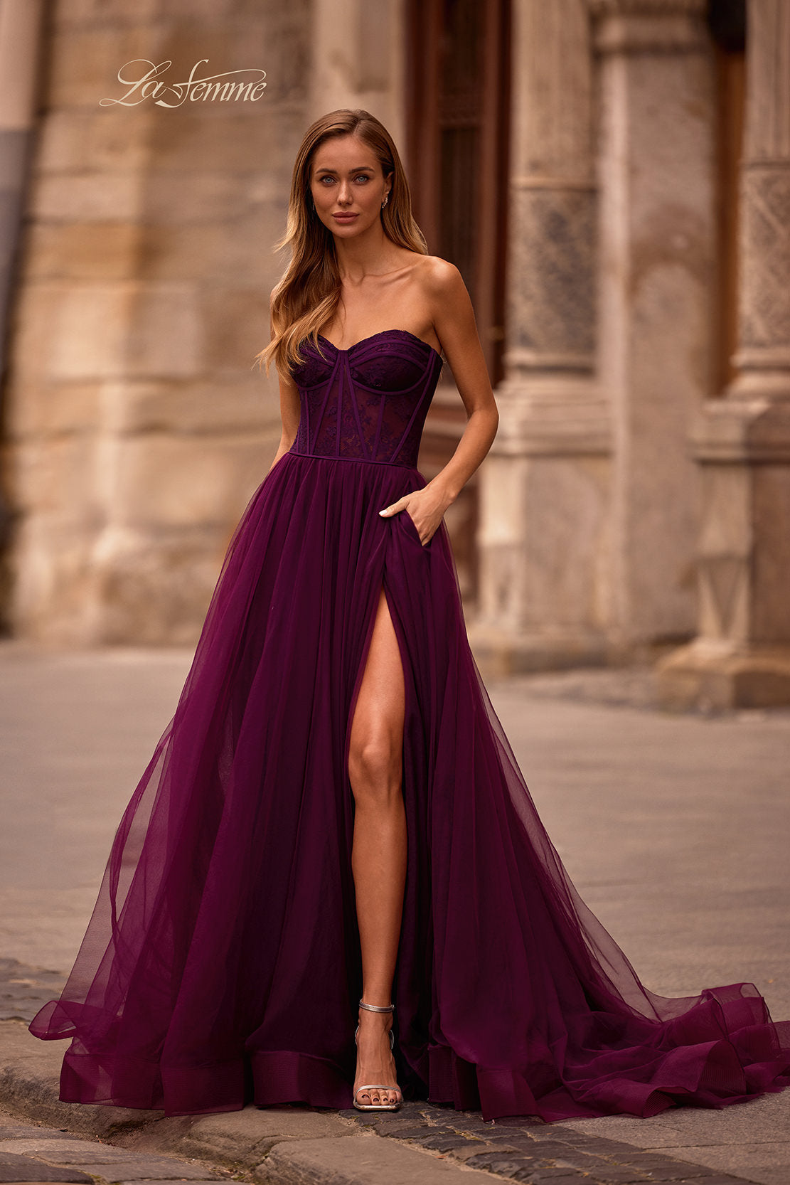 La Femme 32579_DarkBerry_F_Editorial