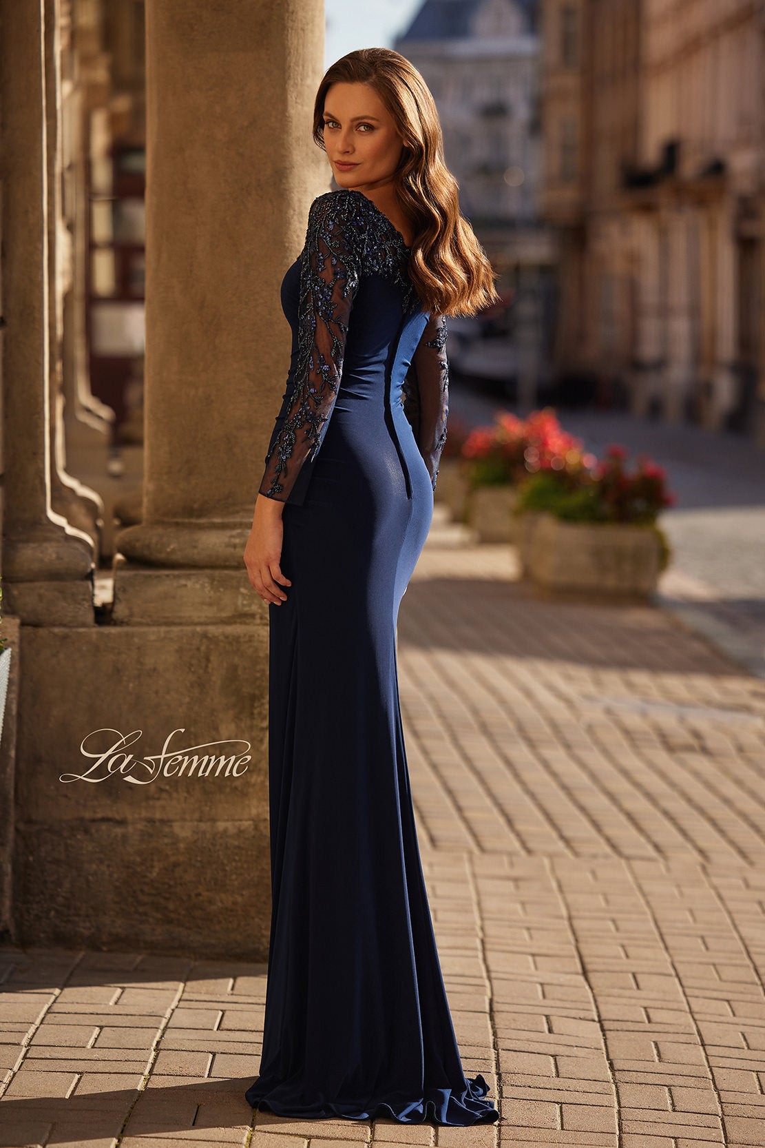 La Femme 32609_Navy_B_Editorial