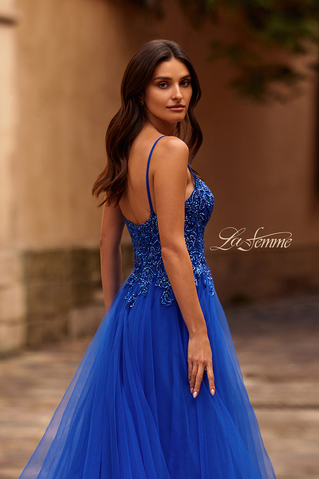 La Femme 32646_RoyalBlue_B2_Editorial