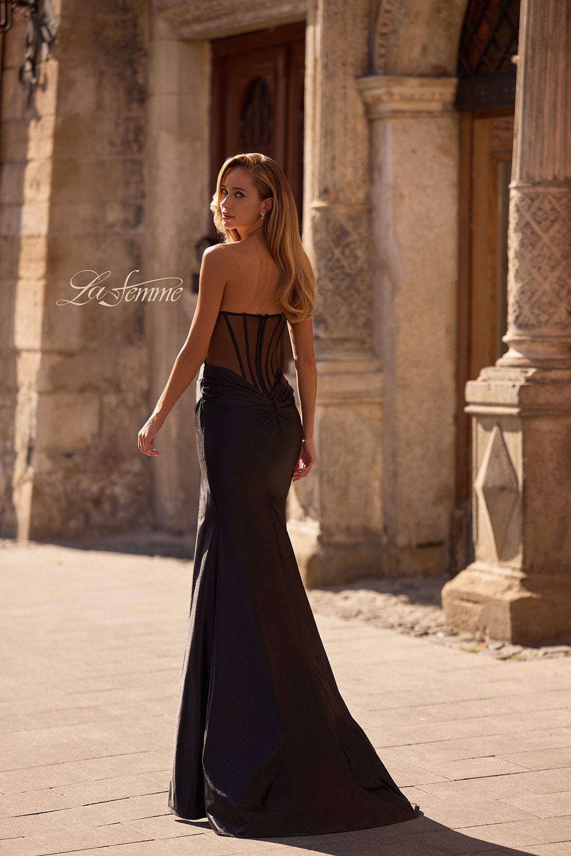 La Femme 32649_Black_B3_Editorial