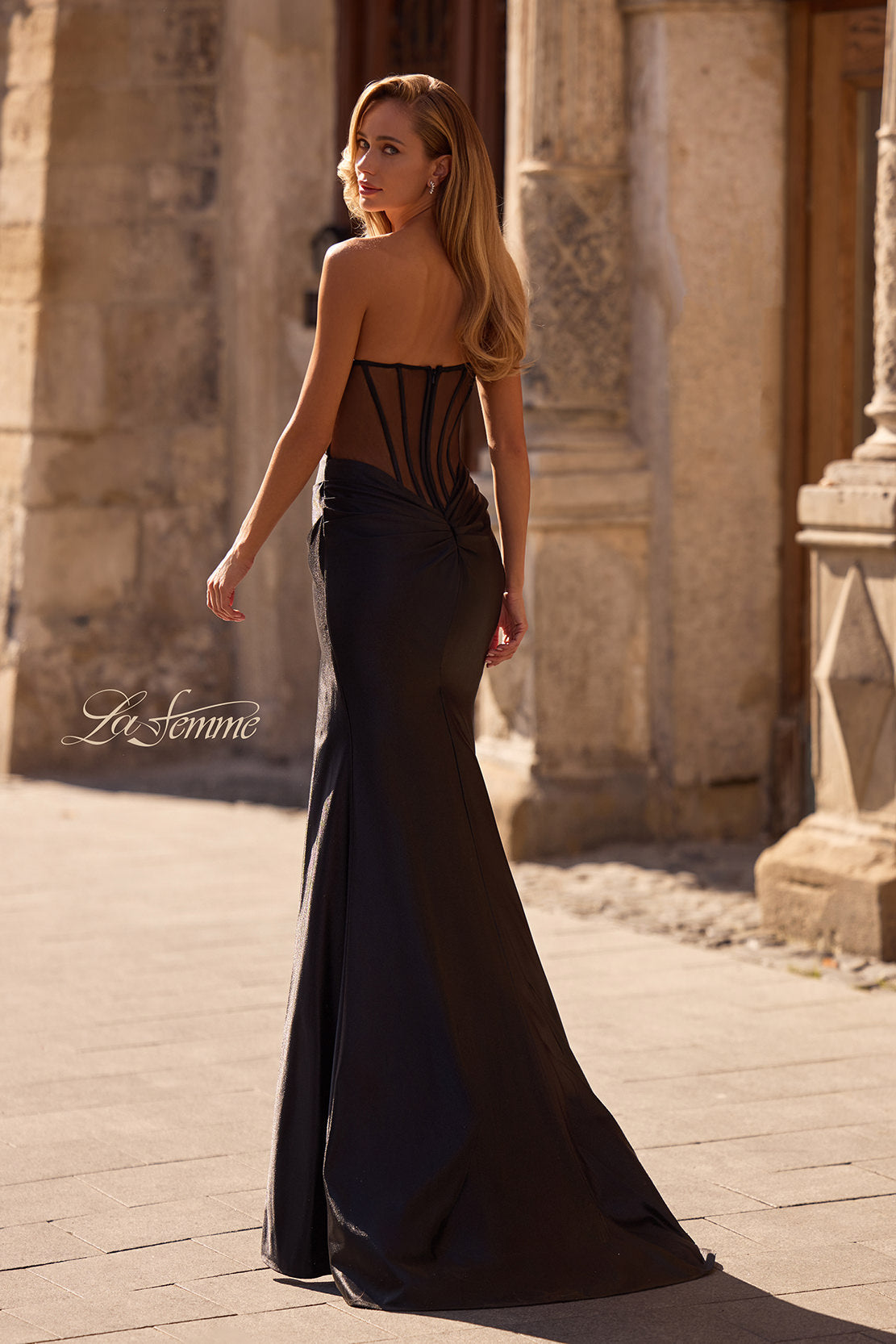 La Femme 32649_Black_B_Editorial