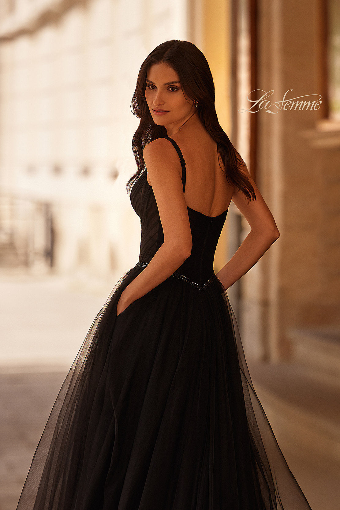 La Femme 32656_Black_B2_Editorial