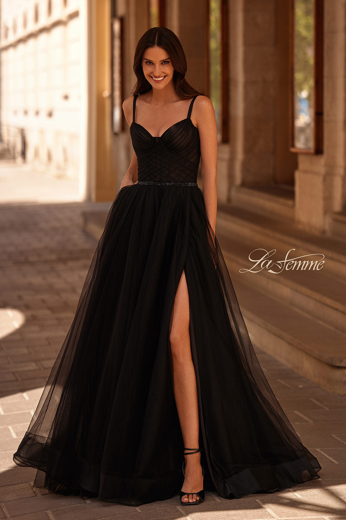 La Femme 32656_Black_F_Editorial