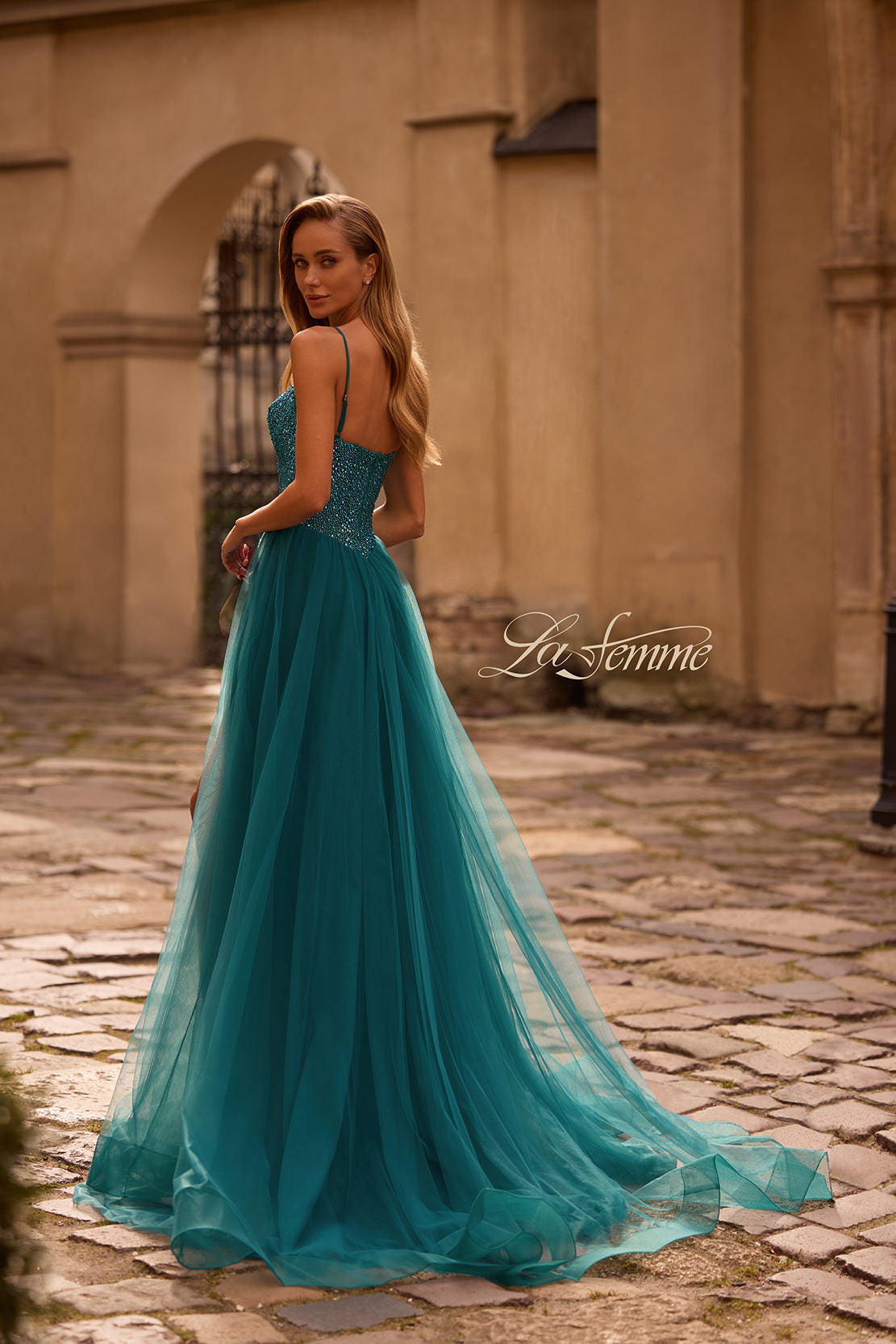 La Femme 32668_DarkTeal_B3_Editorial