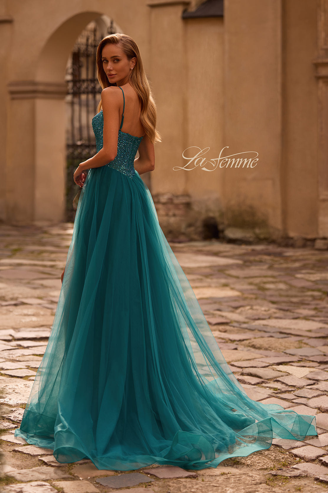 La Femme 32668_DarkTeal_B_Editorial