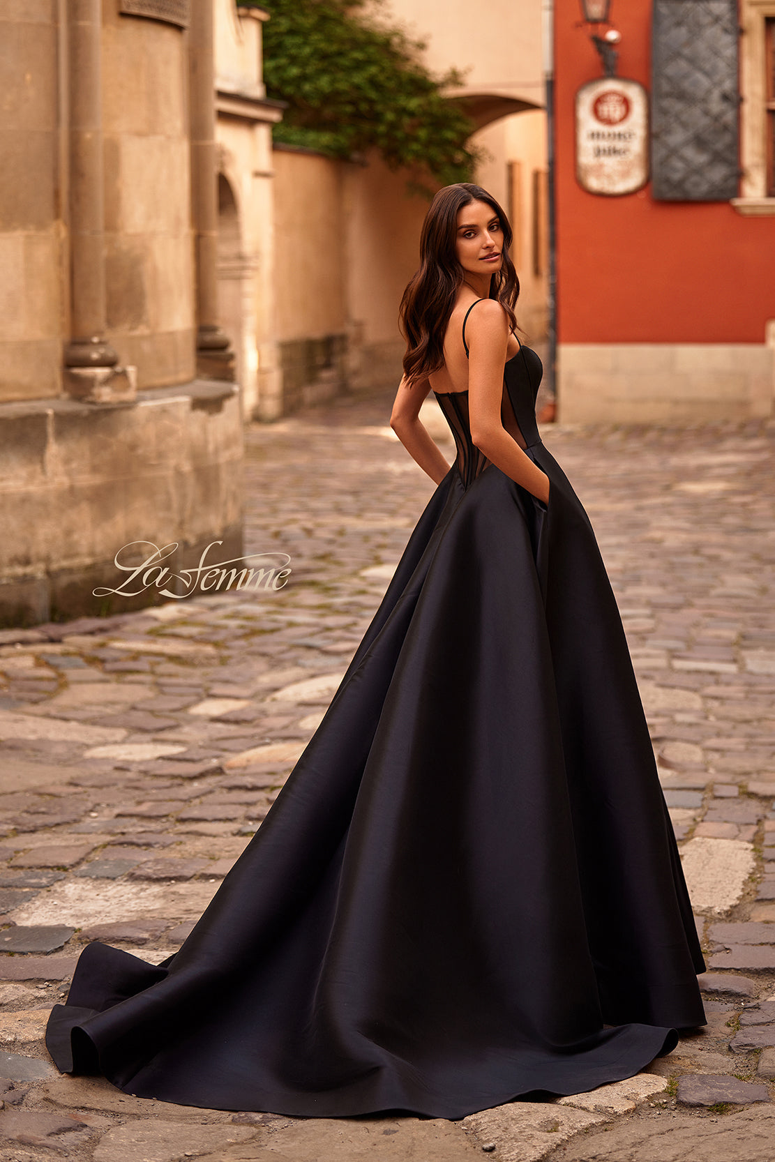 La Femme 32670_Black_B_Editorial