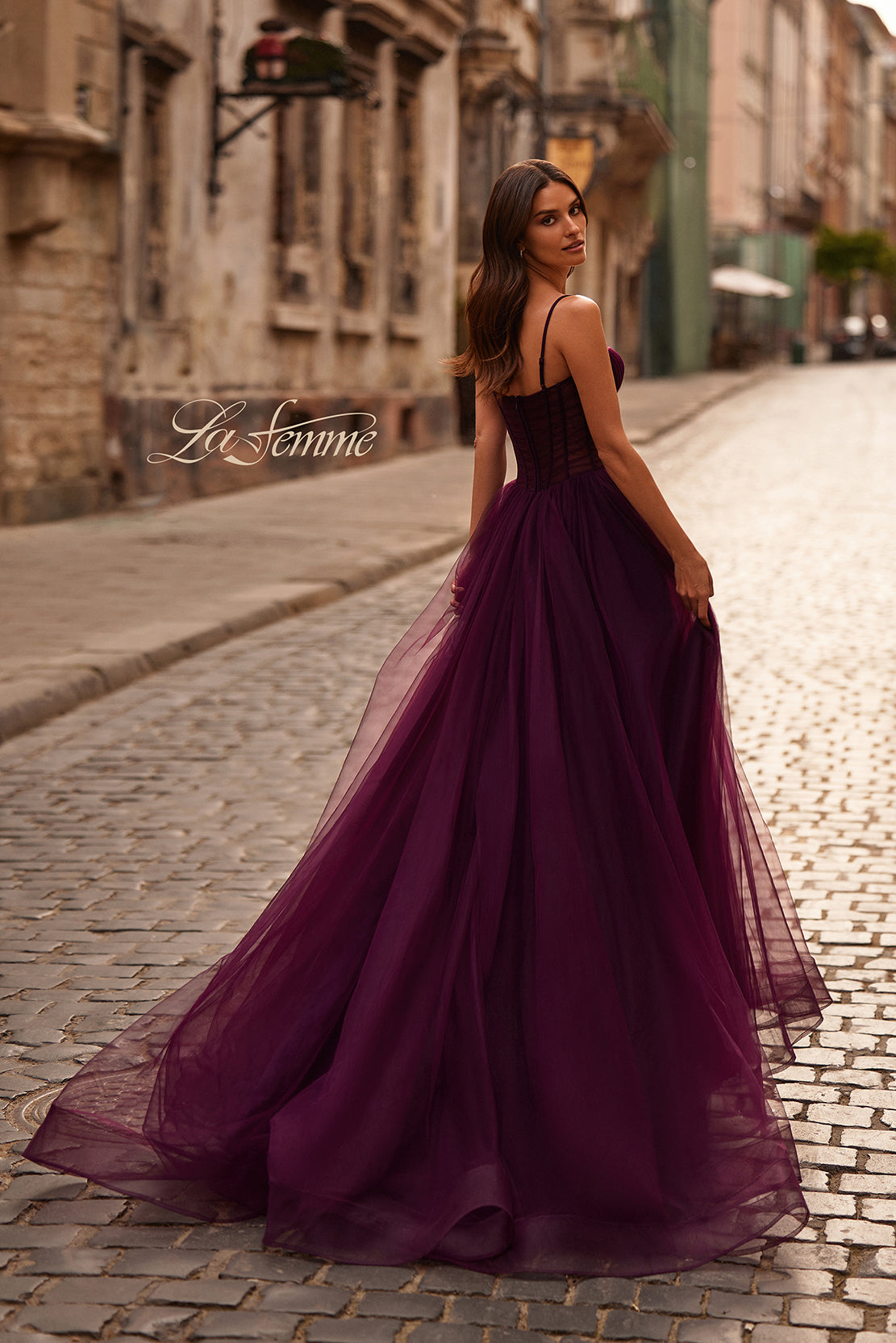 La Femme 32700_DarkBerry_B_Editorial