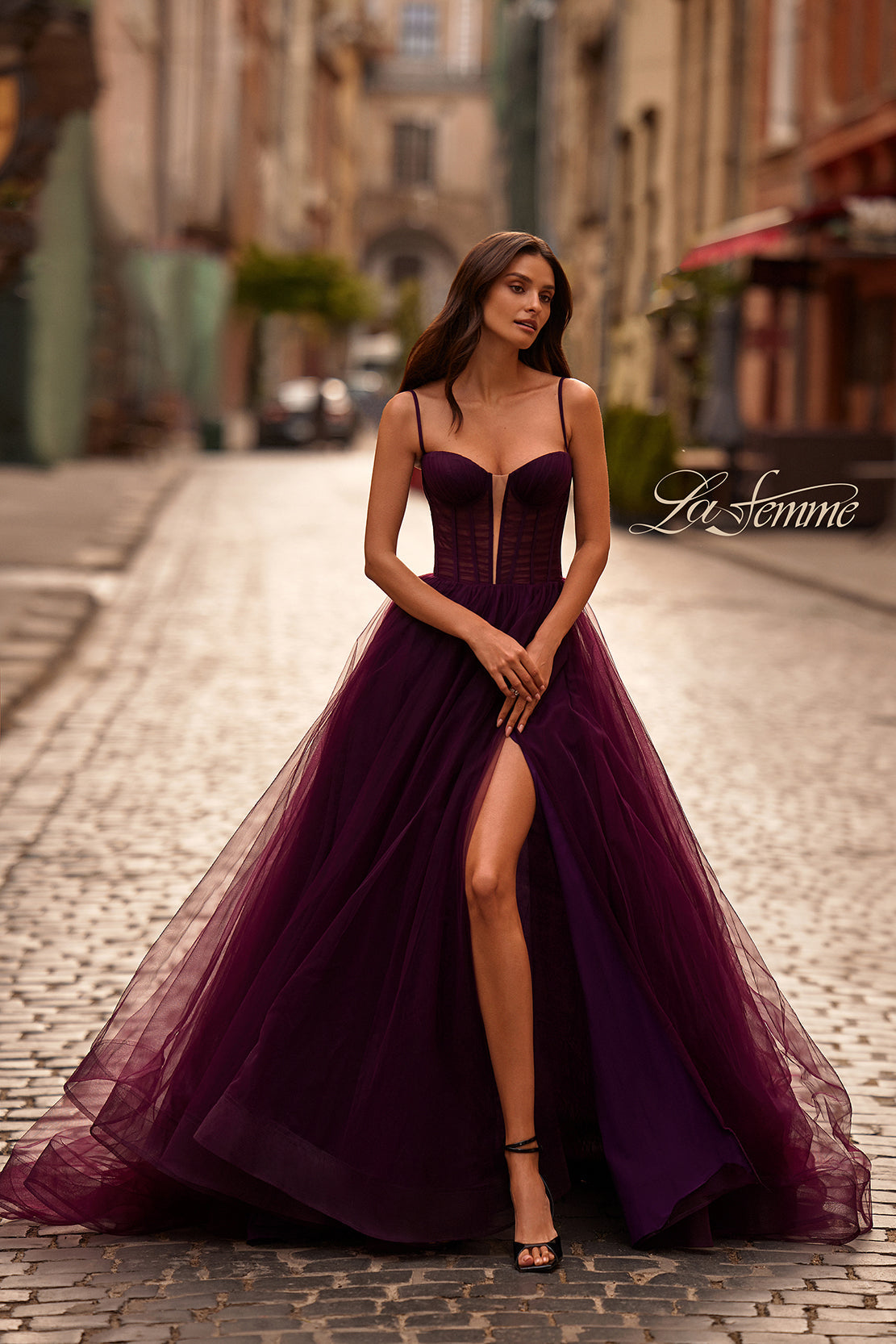La Femme 32700_DarkBerry_F_Editorial