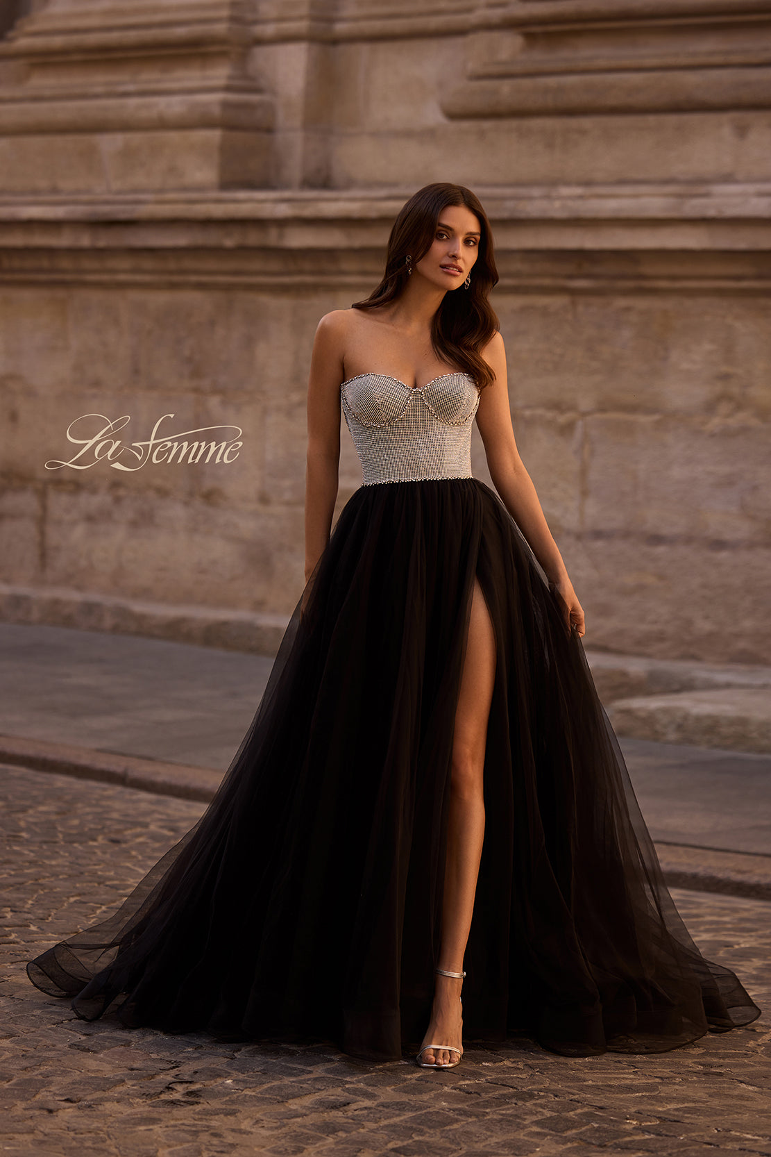 La Femme 32704_Black_F_Editorial