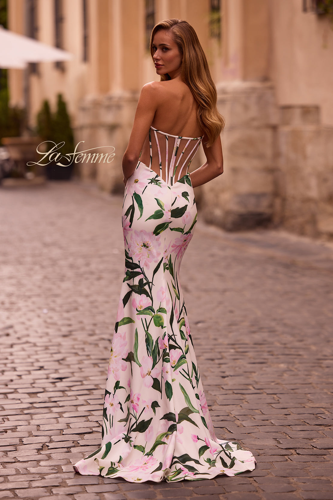 La Femme 32752_Multi_B_Editorial