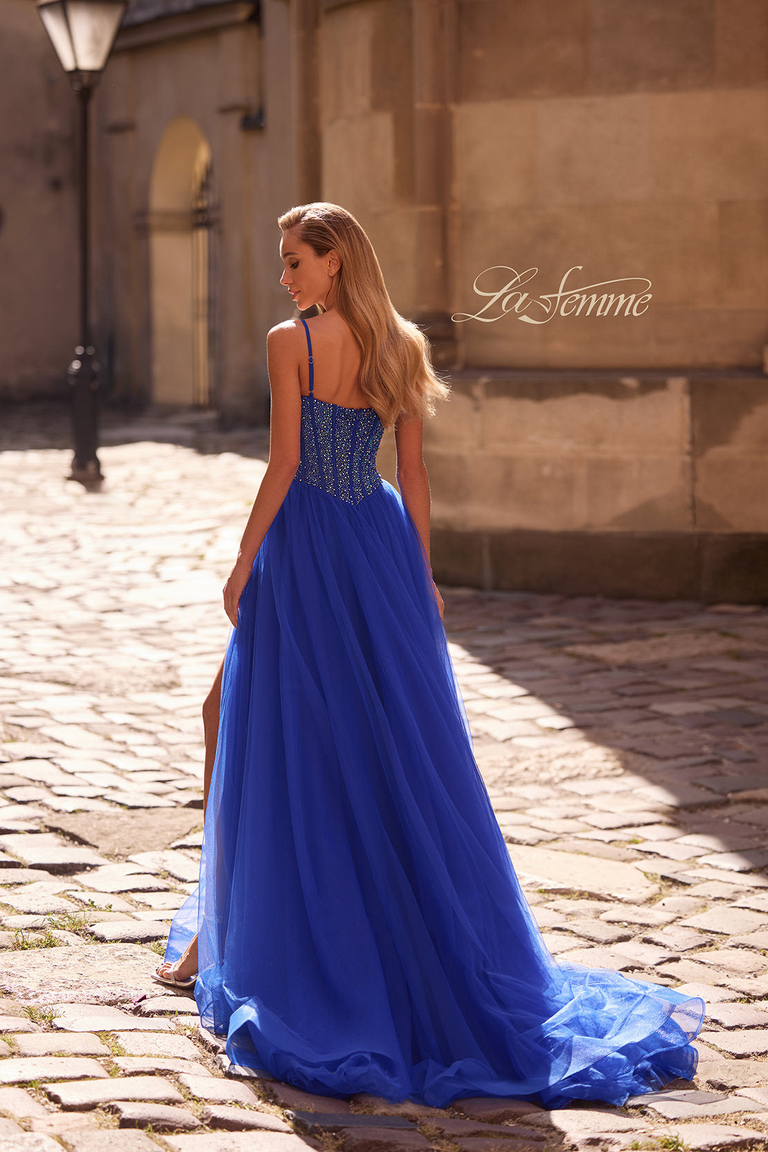 La Femme 32754_RoyalBlue_B3_Editorial