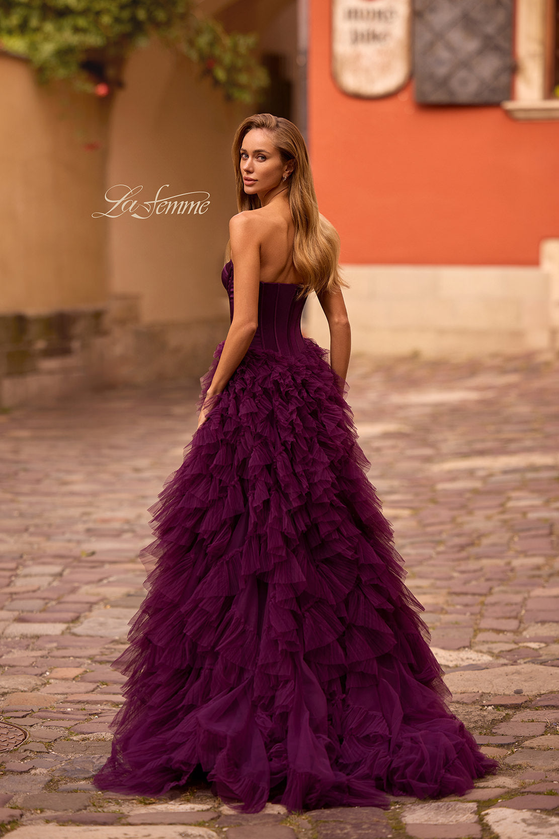 La Femme 32760_DarkBerry_B3_Editorial