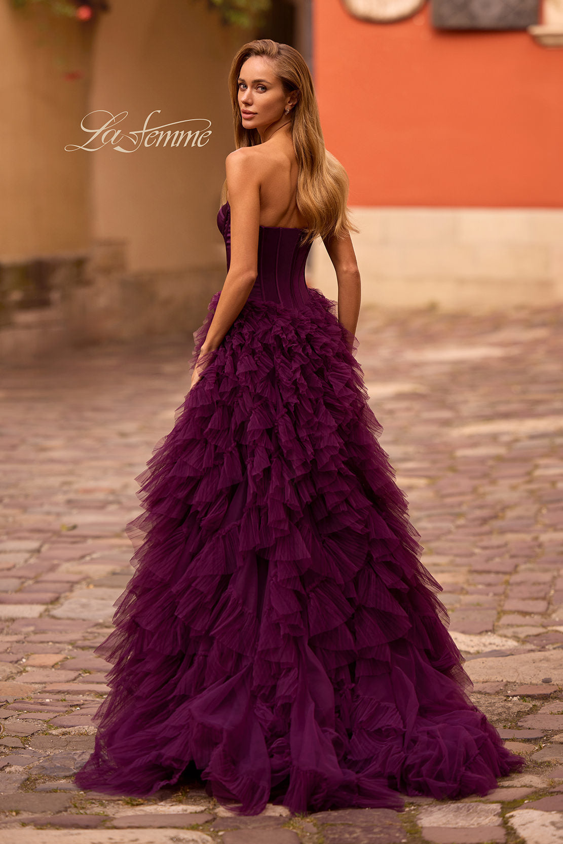 La Femme 32760_DarkBerry_B_Editorial