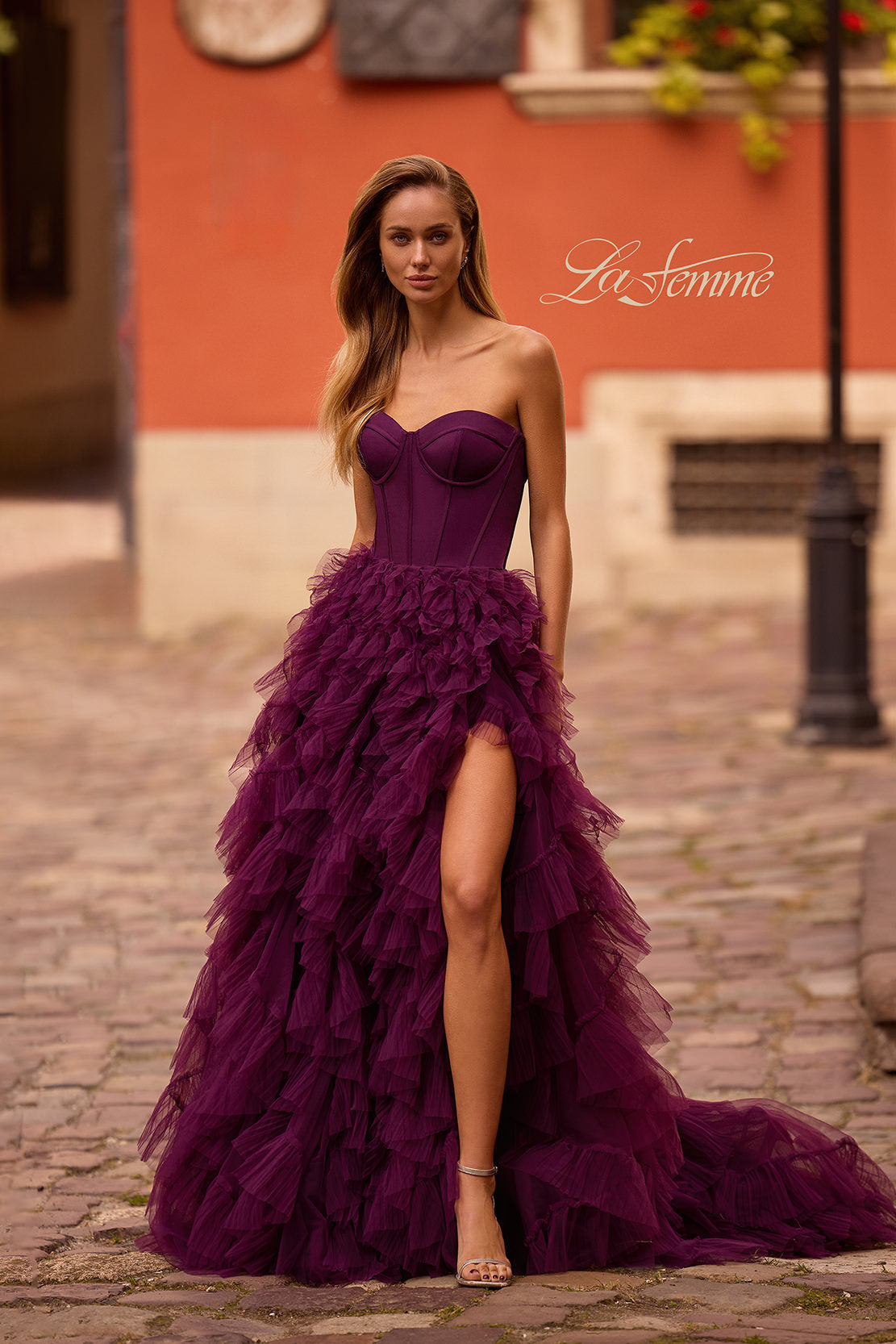 La Femme 32760_DarkBerry_F3_Editorial