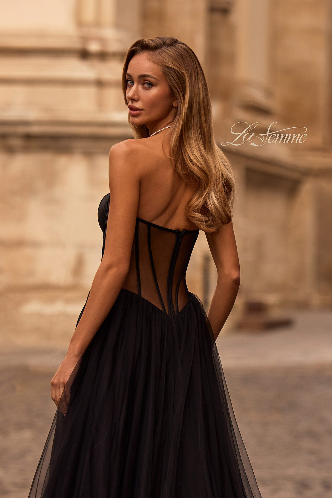 La Femme 32771_Black_B2_Editorial