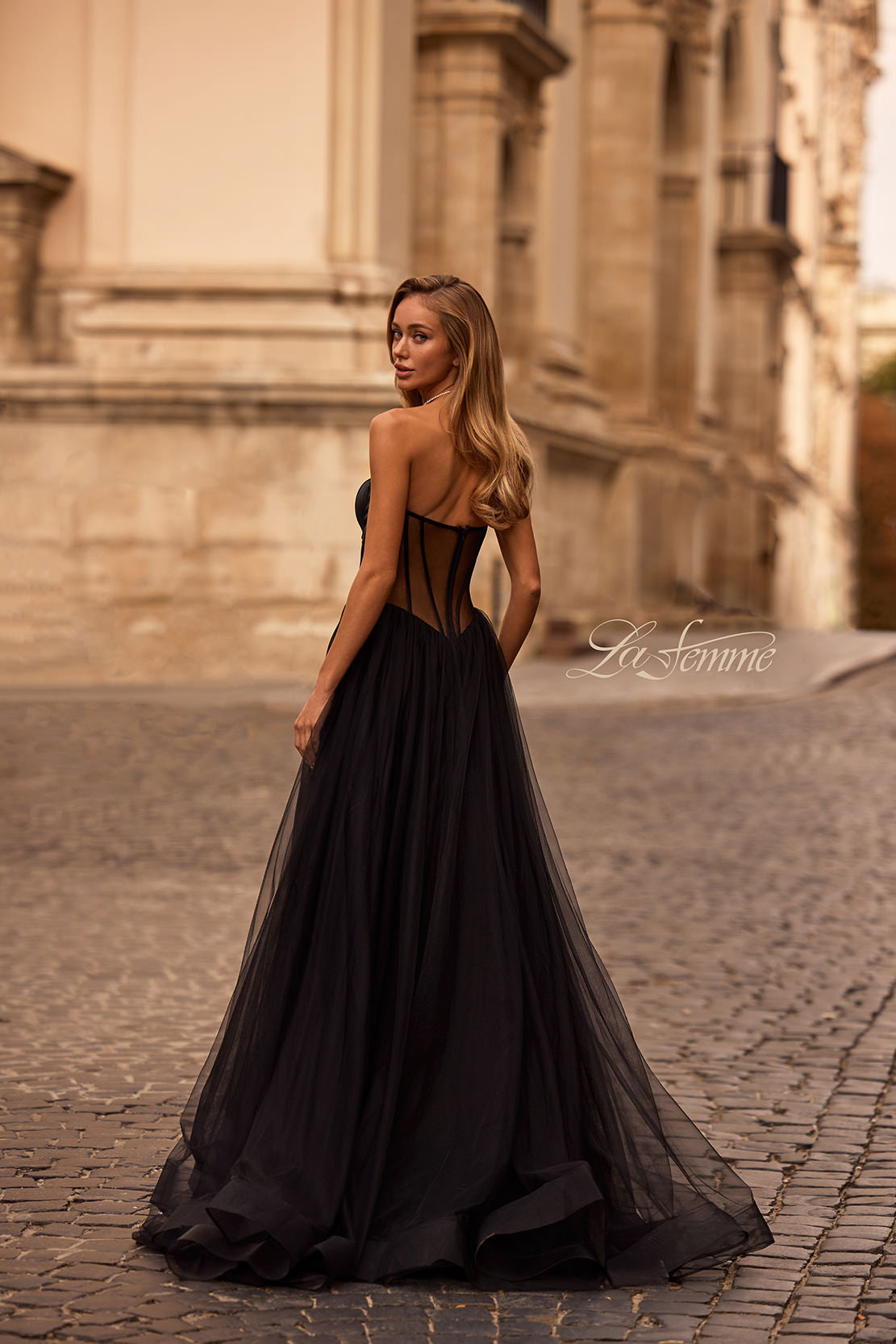 La Femme 32771_Black_B3_Editorial