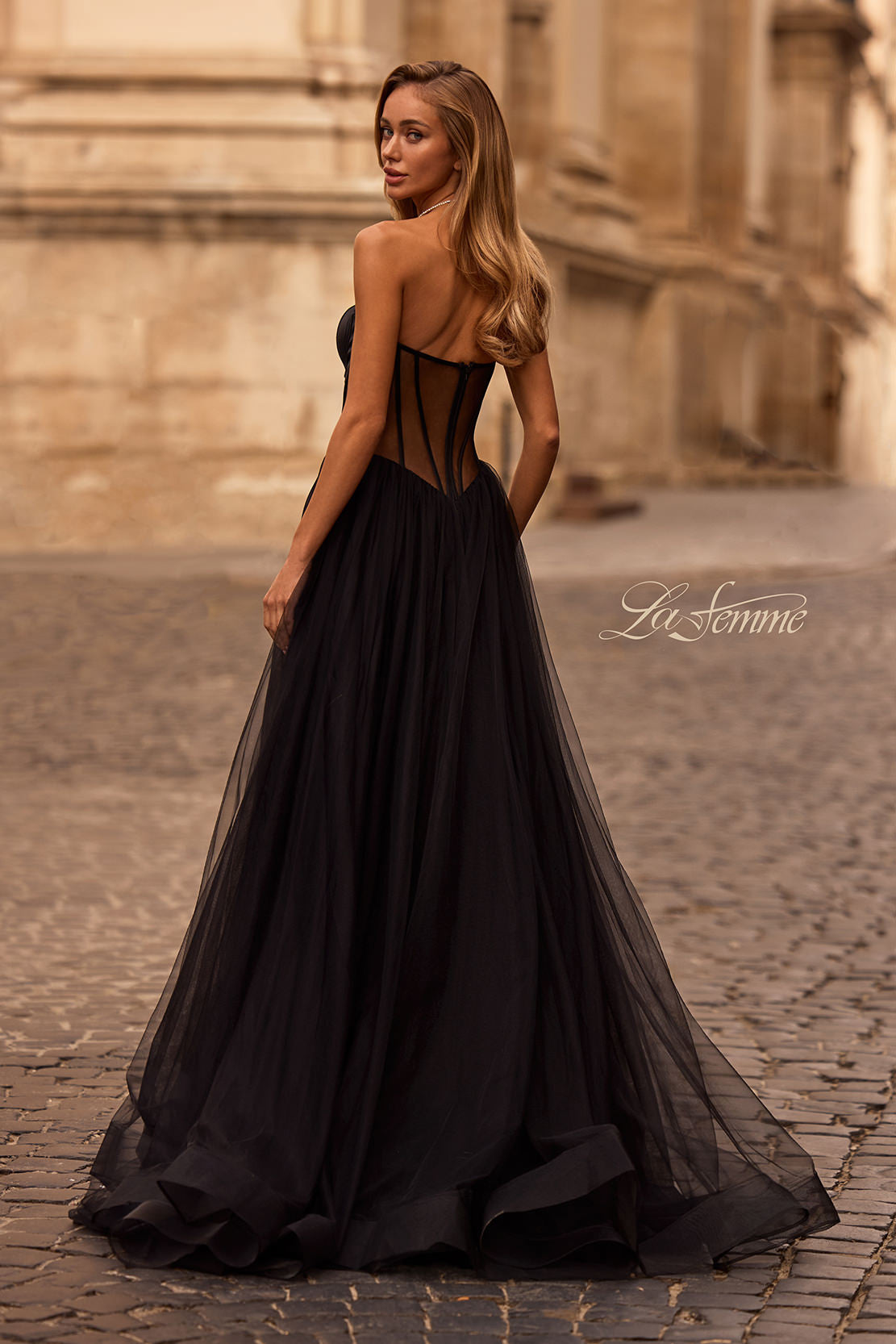 La Femme 32771_Black_B_Editorial