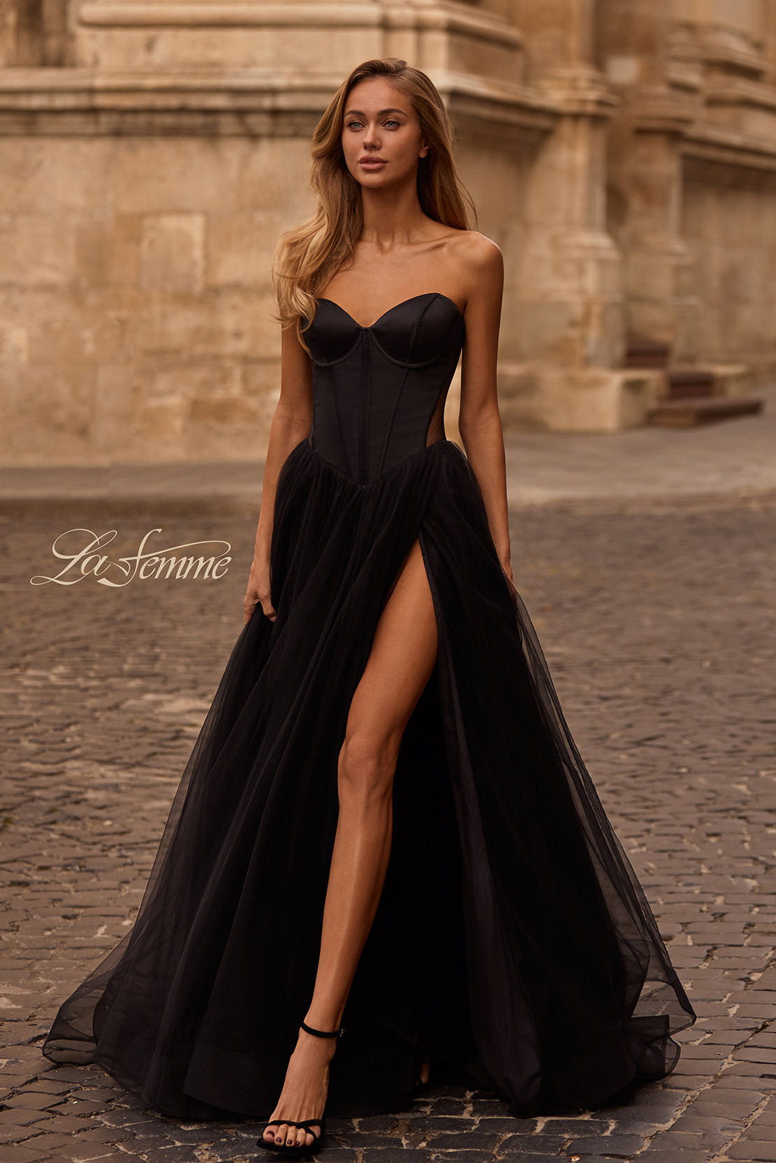 La Femme 32771_Black_F2_Editorial