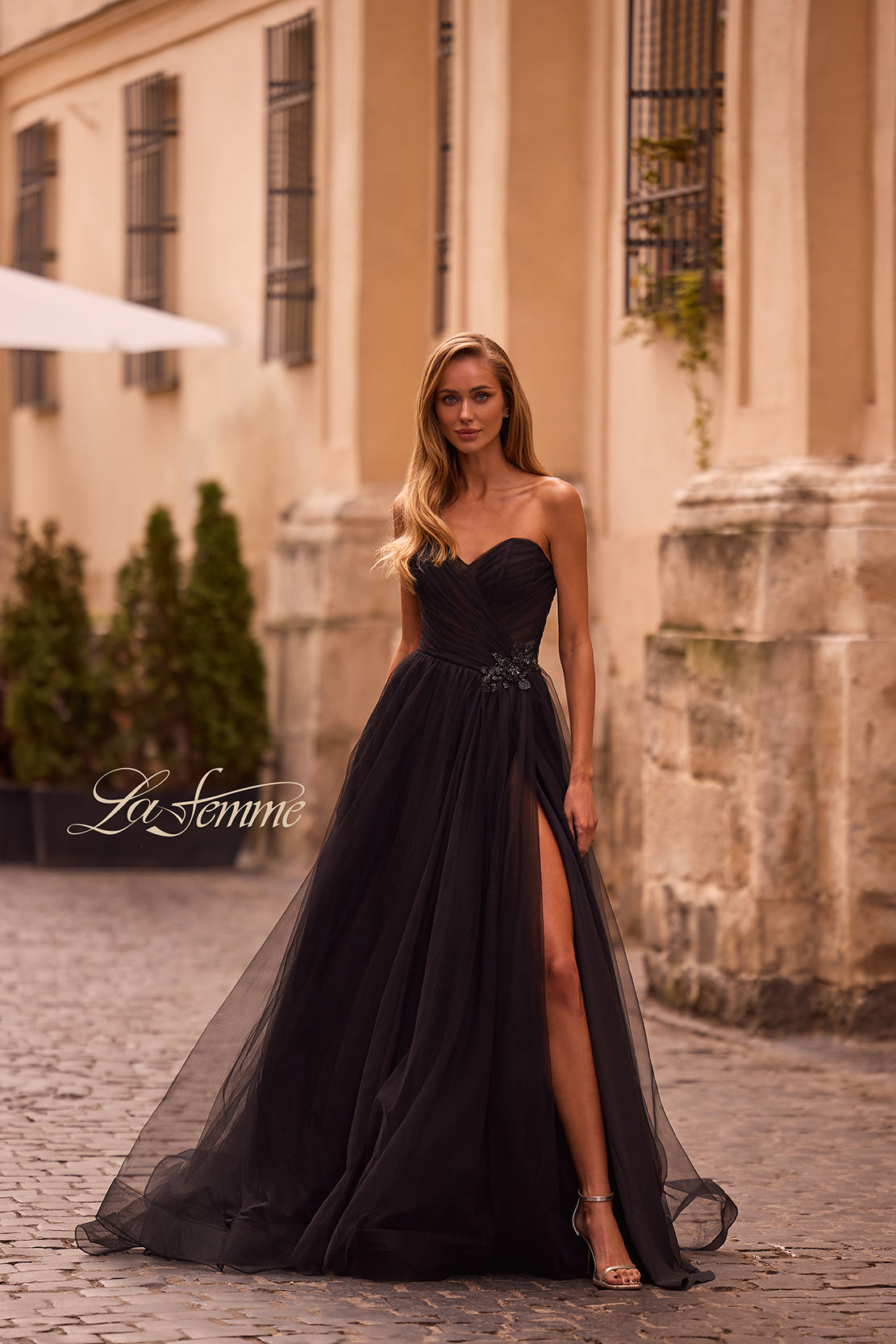 La Femme 32789_Black_F4_Editorial