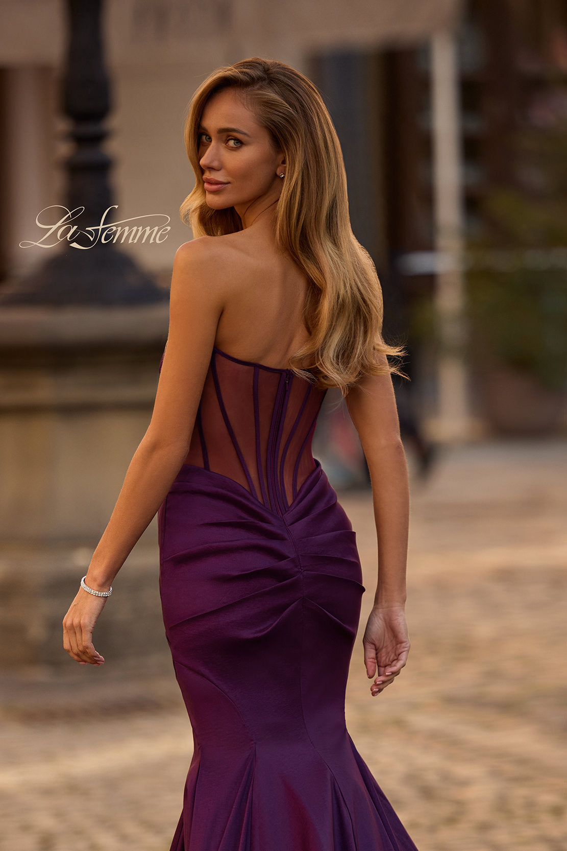 La Femme 32791_DarkBerry_B2_Editorial