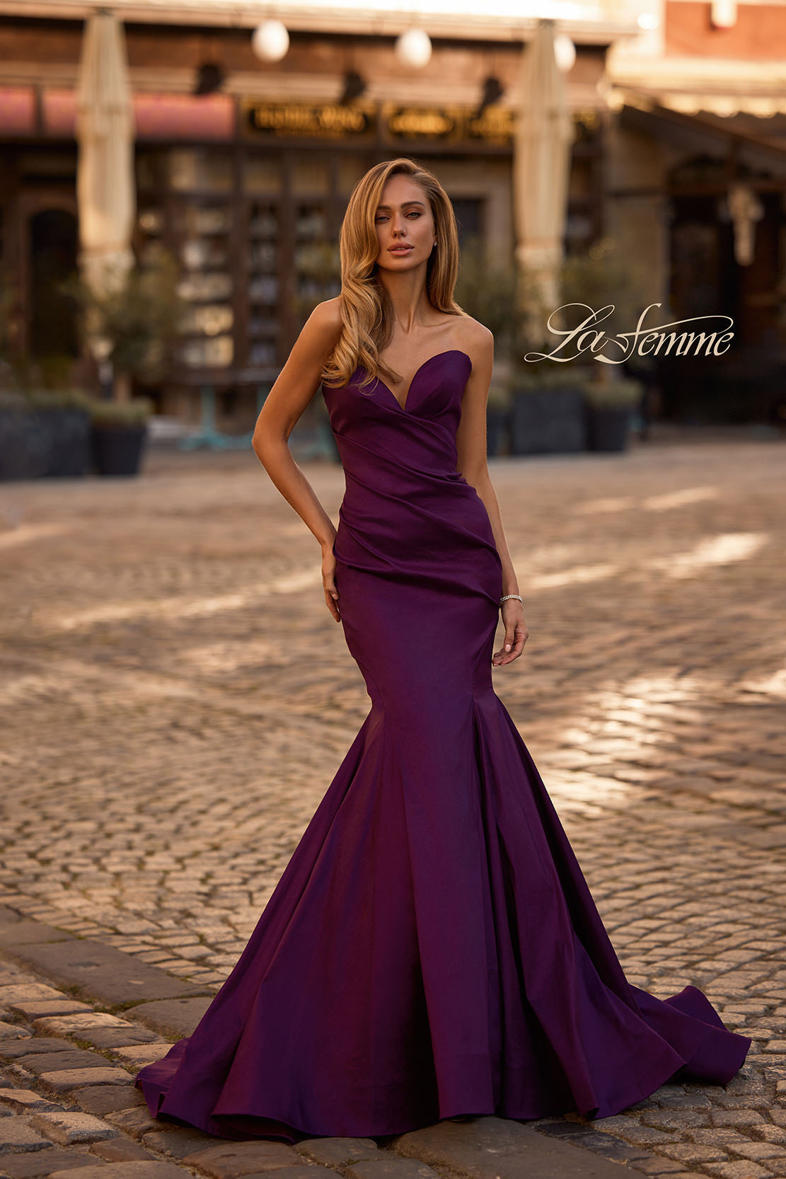 La Femme 32791_DarkBerry_F3_Editorial