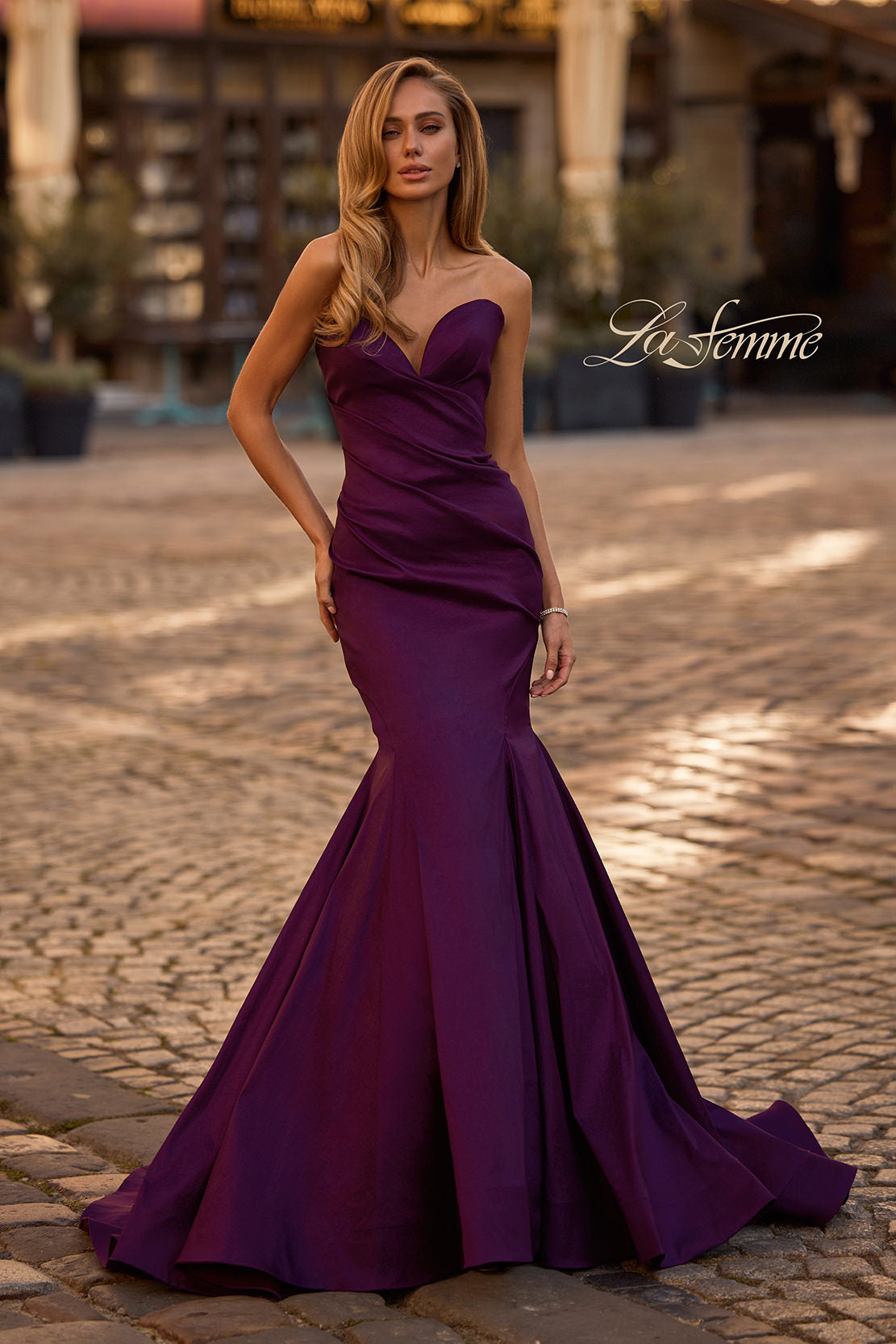 La Femme 32791_DarkBerry_F_Editorial