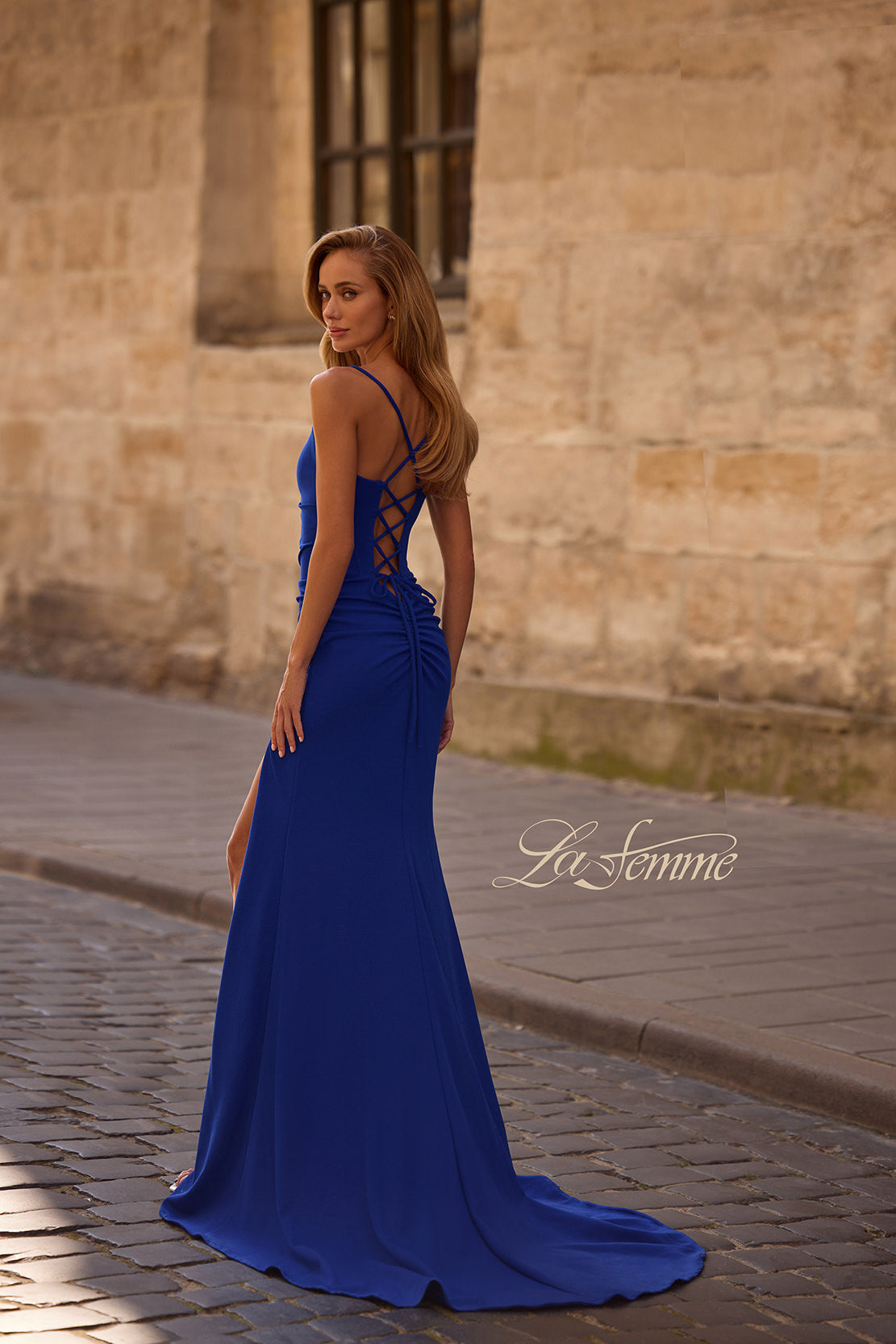 La Femme 32802_RoyalBlue_B3_Editorial
