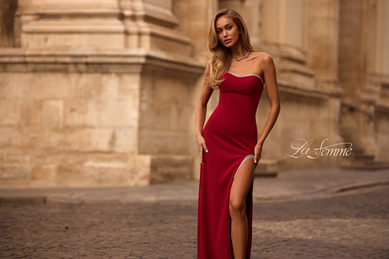 La Femme 32825_DeepRed_F3_Editorial