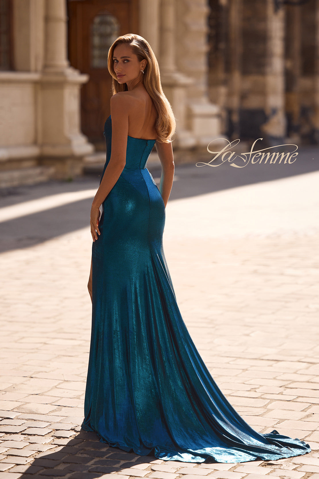 La Femme 32828_DarkTeal_B_Editorial