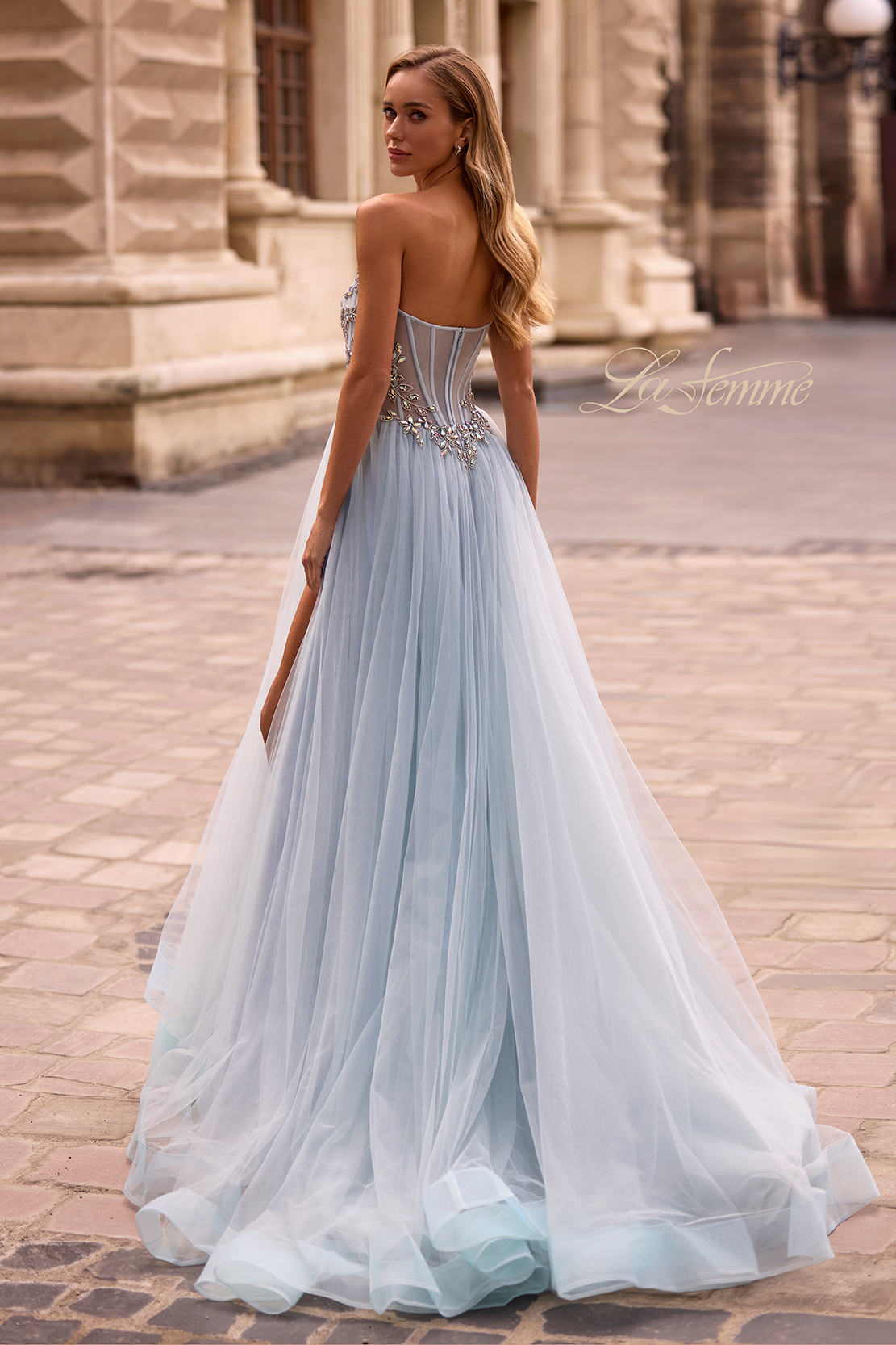 La Femme 32862_DustyBlue_B_Editorial