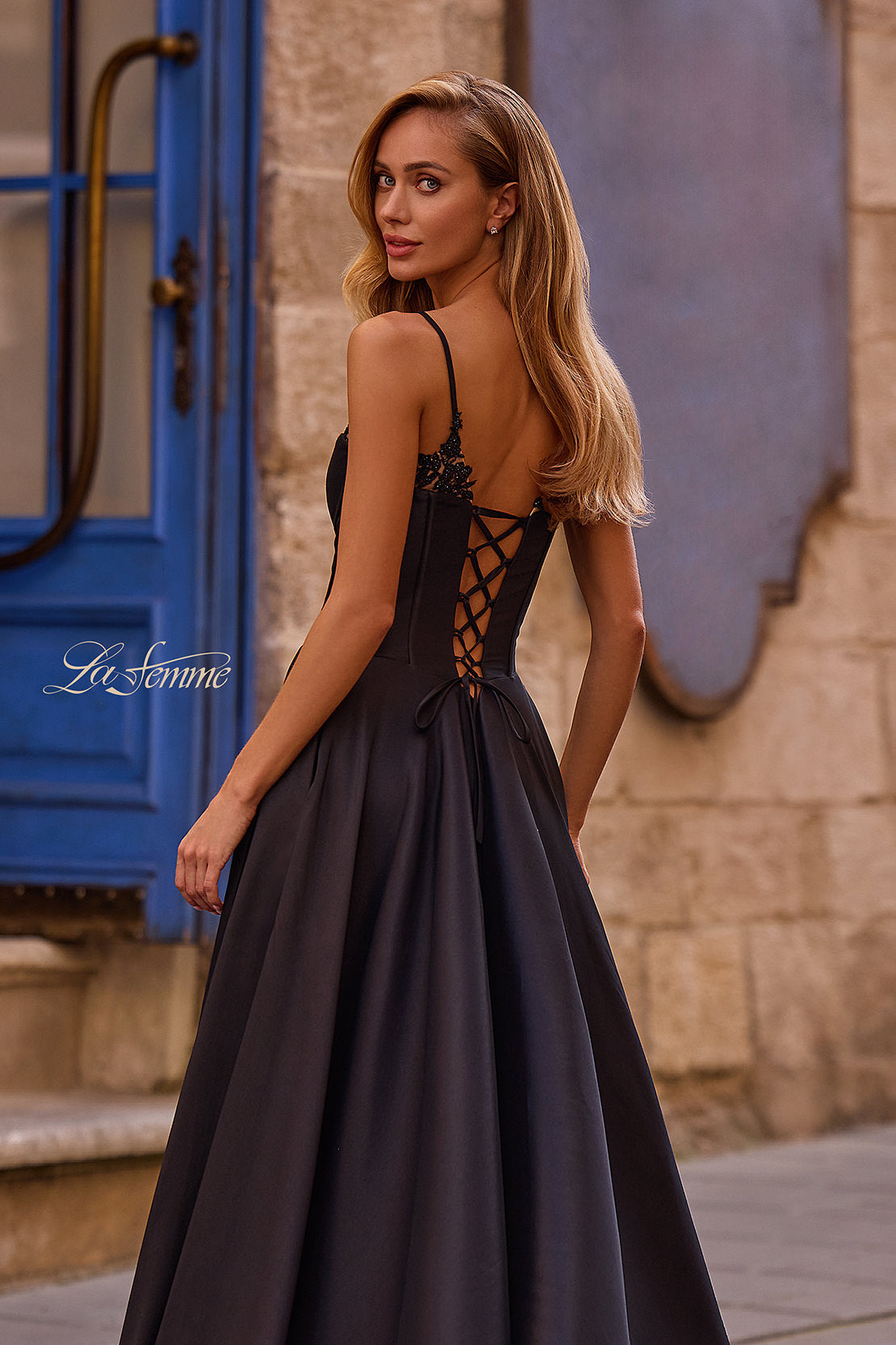 La Femme 32878_Black_B2_Editorial