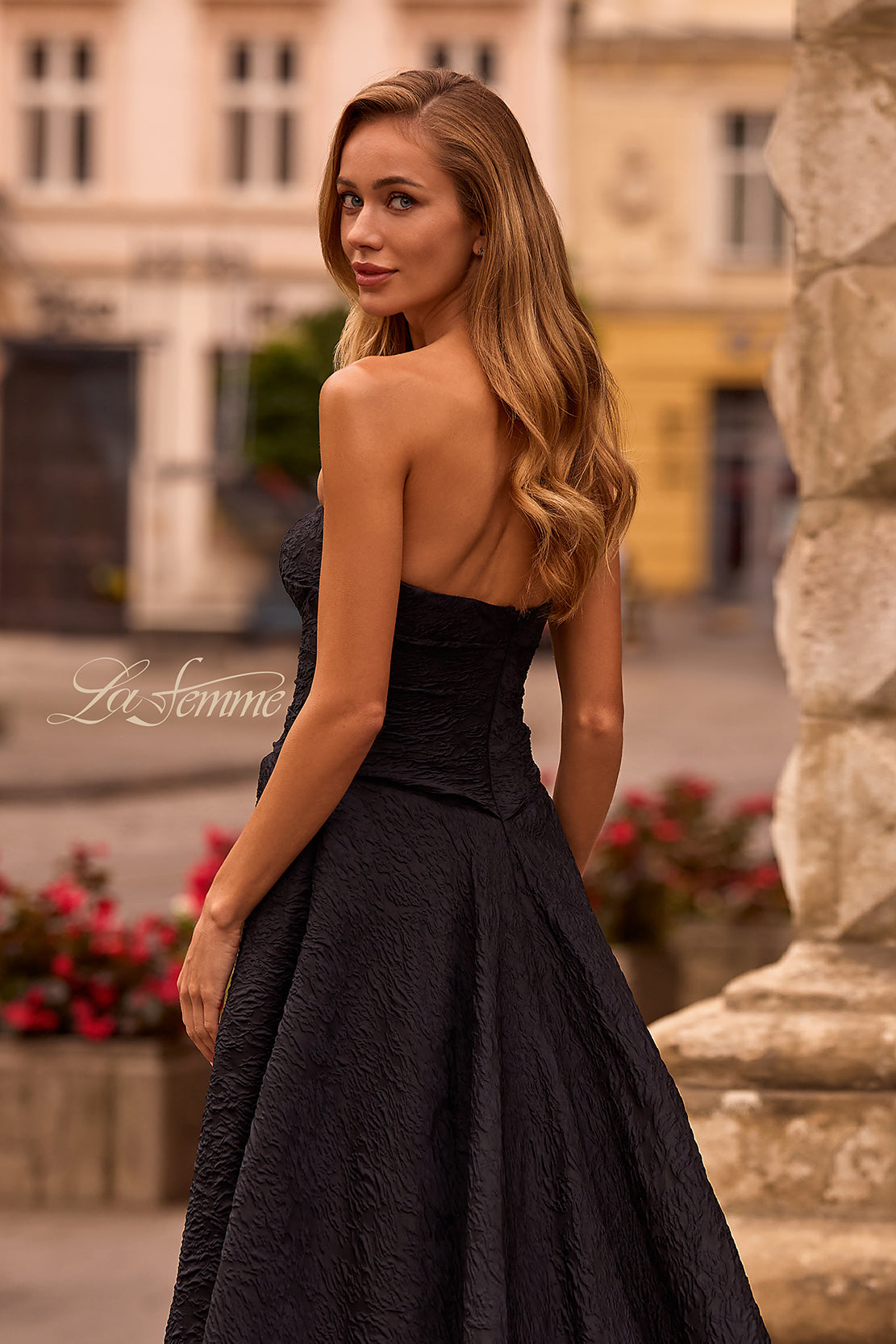 La Femme 32893_Black_B2_Editorial