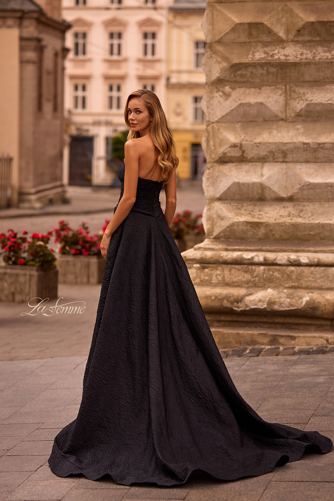 La Femme 32893_Black_B3_Editorial