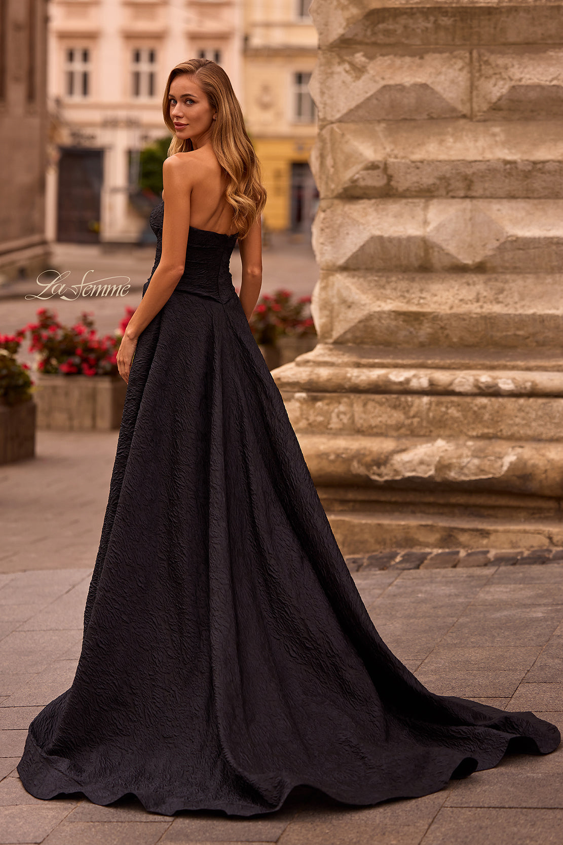 La Femme 32893_Black_B_Editorial