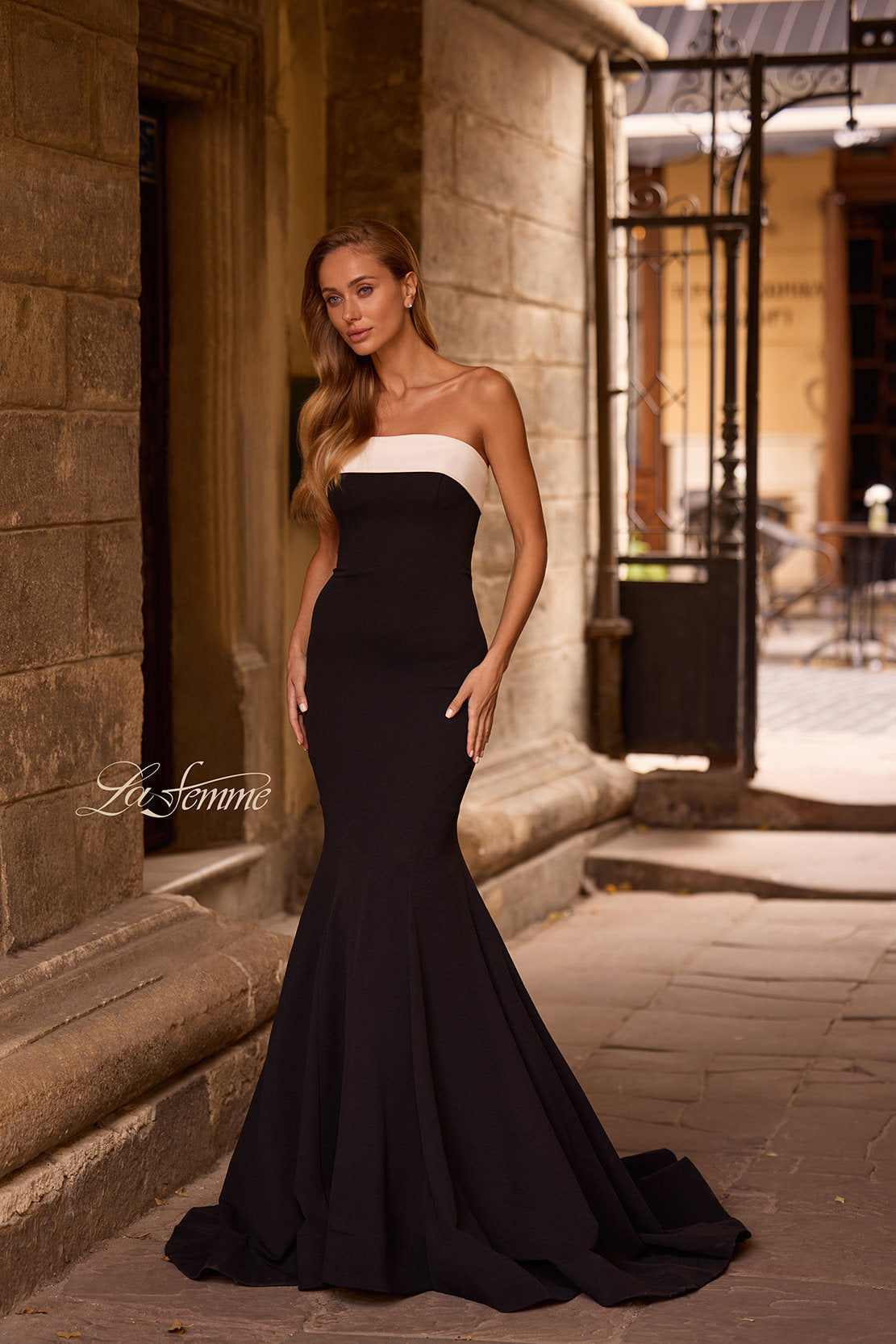 La Femme 32914_Black_F4_Editorial