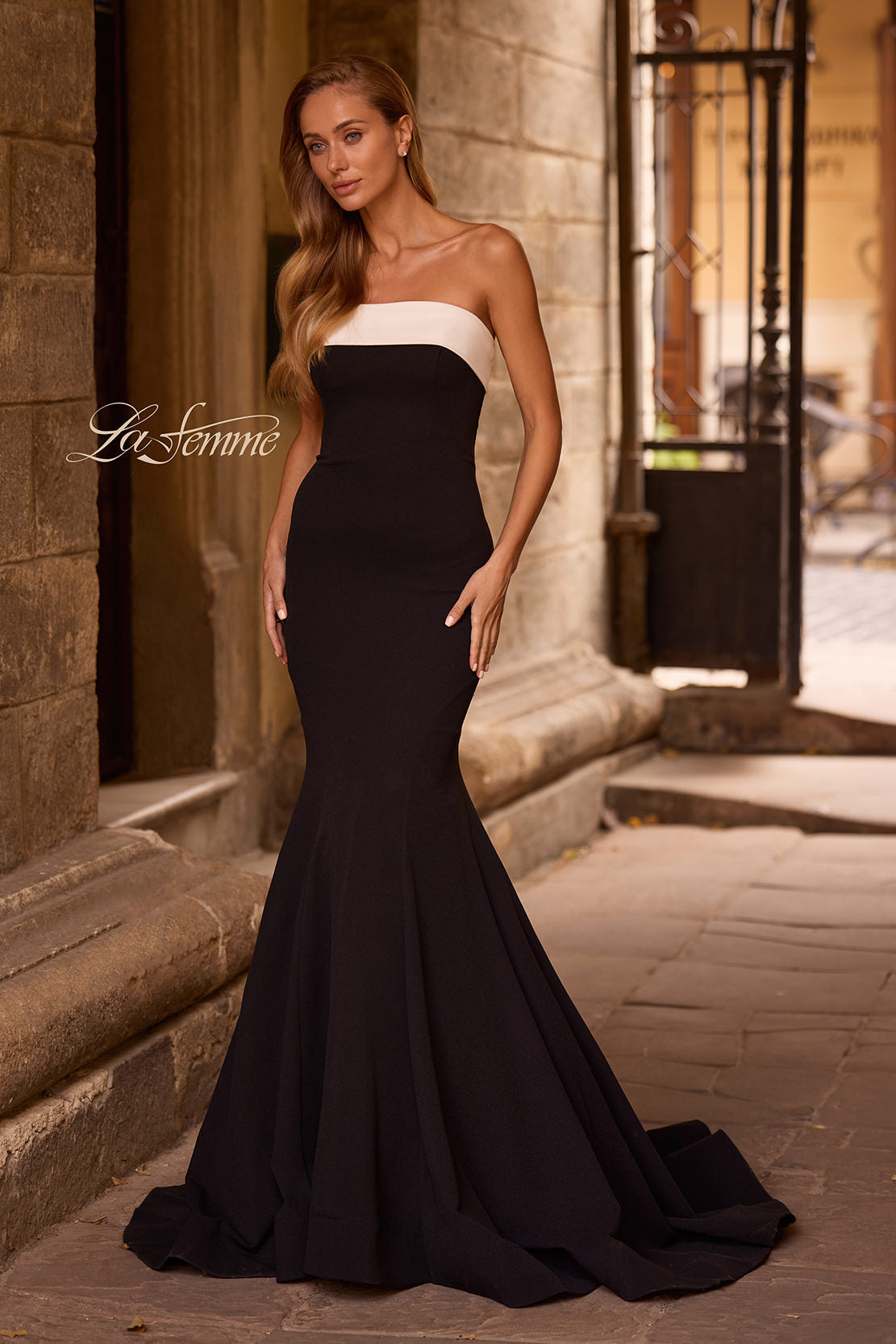 La Femme 32914_Black_F_Editorial