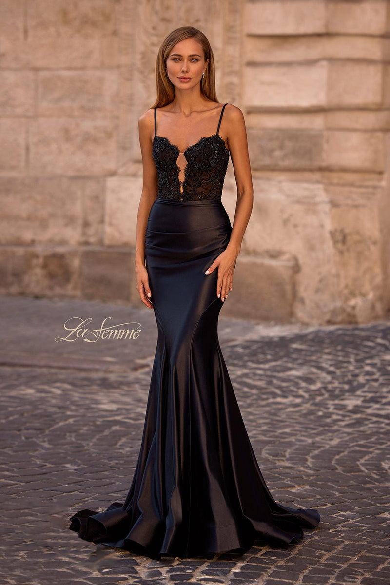 La Femme 32916_Black_F_Editorial